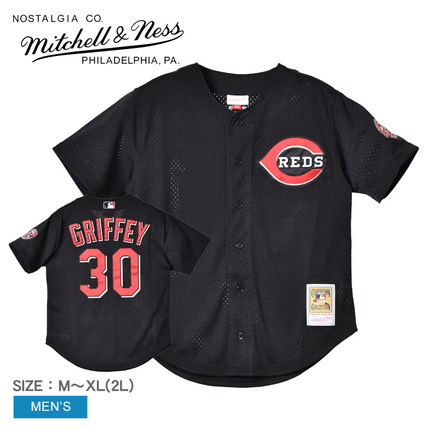 《アイテム名》 ミッチェルアンドネス ユニフォーム MITCHELL ＆ NESS メンズ ABBF3116-CRE00KGJBLCK 《ブランドヒストリー》 Mitchell ＆ Nessは、1904年にアメリカ・フィラデルフィア州の同市内において、レスラーかつテニスのチャンピオンだったフランク・P・ミッチェルと、スコットランド人ゴルファ−のチャールズ・M・ネスにより創設されました。高品質・高縫製技術をモットーに、現代でもNBA(バスケットボール)、MLB(野球)、NFL(アメフト)、NHL(アイスホッケー)、NCAA(大学スポーツ協会)、MLS(サッカー)のアメリカ4大スポーツを完全サポートし、多くの公式トレーニングウェアのライセンスウェアを取り扱っています。世界中に愛好家を抱え魅了し続けるヴィンテージジャージの老舗ブランドです。 《アイテム説明》 ミッチェルアンドネスより「MLB AUTHENTIC KEN GRIFFEY JR CINCINNATI REDS 2000 BUTTON FRONT JERSEY」です。2000年当時、シンシナティ・レッズのユニフォームを再現。ケン・グリフィー・ジュニア選手モデル。高品質な造りで、フロントにチームロゴとバックには選手名と背番号が縫い付けられています。 《カラー名/カラーコード/管理No.》 シンシナティ・レッズ/-/"23820150" こちらの商品は、並行輸入により海外から輸入しております。製造・入荷時期により、細かい仕様の変更がある場合がございます。上記を予めご理解の上、お買い求め下さいませ。 関連ワード： ウエア トップス ベースボールジャージ ストリート オーセンティック ブランド カジュアル アメカジ スポーティ ロゴ 半袖 人気 メッシュ date 2022/07/26Item Spec ブランド MITCHELL ＆ NESS ミッチェルアンドネス アイテム ユニフォーム スタイルNo ABBF3116-CRE00KGJBLCK 商品名 MLB AUTHENTIC KEN GRIFFEY JR CINCINNATI REDS 2000 BUTTON FRONT JERSEY 性別 メンズ 原産国 Vietnam 他 素材 ポリエステル 100％ 採寸 単位(cm) 身幅 肩幅 袖丈 裄丈 総丈 M 56 48 22.5 46.5 74.5 L 59 50 23 48 77.5 XL(2L) 64 53 24 50.5 79 ※上記サイズは、実際に同一の商品を採寸した結果です。 商品によっては個体差がありますので誤差がでることが御座いますので参考目安としてご覧下さい。また、測定方法によっても誤差が生じますので、予めご了承ください。 サイズについて詳しくはこちらをご覧下さい。 当店では、スタジオでストロボを使用して撮影しております。商品画像はできる限り実物を再現するよう心掛けておりますが、ご利用のモニターや環境等により、実際の色見と異なる場合がございます。ご理解の上、ご購入いただけますようお願いいたします。