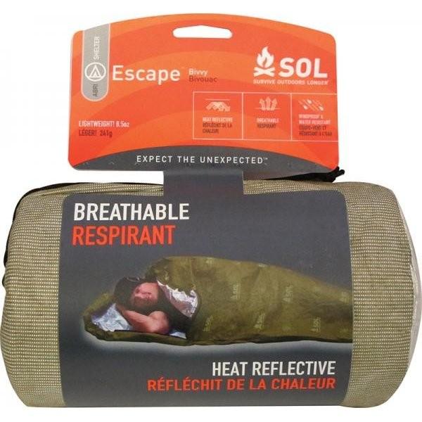 商品情報 ≪SOL / Escape Bivvy≫ 独自の透湿性素材を使い、マミータイプの寝袋状に作られた画期的な製品です。 内部の湿気を逃すので蒸れを気にすることなく、オールシーズン快適に使用できます。 内面は高純度なアルミ蒸着加工が施され体熱の70%を反射保持します。 単体での使用はもちろん、シュラフカバーやインナーシーツとしてもおすすめ。 登山、バックパッキング、ウルトラライトハイキング、バックカントリーツアーなど多方面のアクティビティにお使いいただけます。 ▼ 仕様 / スペック ▼ サイズ：213×81cm 収納サイズ：Φ11×17cm 重量：241g 本体材質：アルミ蒸着加工を施した特殊フィルム+ポリエステルシート ※ブラウザやお使いのモニター環境により、 掲載画像と実際の商品の色味が若干異なる場合があります。 商品詳細画像は今シーズン展開外カラーを掲載していることがあります。 掲載の価格・デザイン・仕様について、予告なく変更することがあります。 予めご了承ください。