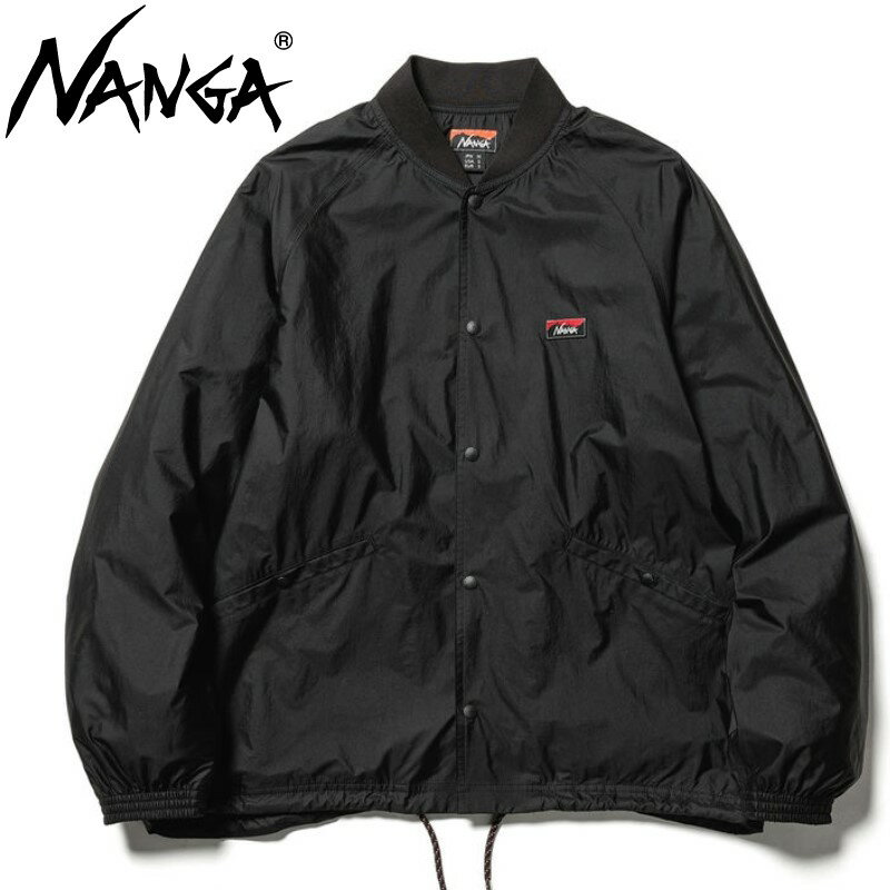 【NANGA ナンガ RIB COLLAR COACH JACKET】 RIB COLLAR COACH JACKET / リブカラーコーチジャケット フィールドでも街でも映えるライトアウター。 秋の立ち上がりから活躍するコーチジャケット。 さっと羽織れる軽い着心地と、シンプルなデザインでどんなシーンでも着用いただけます。 襟元をリブにする事で、ソフトな肌あたりとブルゾンライクな印象に。 表地には、マットで落ち着いたナイロン素材、裏地には起毛トリコットを使い肌寒い季節にピッタリなアウターになってきます。 適度な厚みがあるハリコシのある触り心地になっています。 シルエットは程よくゆったりしており、リラックスした印象に。 裾にはナンガオリジナルのドローコードを設け、コーディネートに合わせてシルエット変えていただけます。 朝晩で寒暖さのある秋に最適ジャケットになっています。 素材： 表生地　ナイロン100% 裏生地　ポリエステル100% 参考モデル： 168cm 62kg M着用 ※当店ではお客様都合による返品、返金は受け付けておりません。 誠に恐れ入りますが、ご理解の上ご購入にお進みいただければと存じます。 詳細につきましては、会社概要をご覧くださいませ。