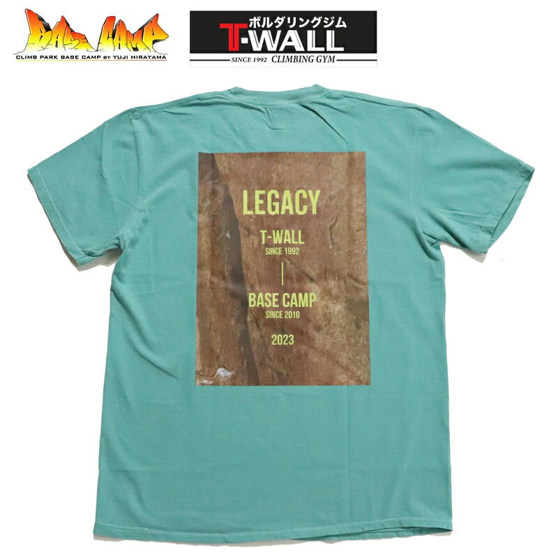 【Base Camp × T-WALL レガシーTEE】 T-WALL since1992 Base Camp since2010 継承2023。 国内クライミングジムの先駆者「T-WALL」。 そのDNAでもある岩のグラフィックを大きく背面にプリントしたメモリアルTEE。 Base Campすべての店舗でもご購入いただけます。 「Base Camp Tokyo 錦糸町」 「Base Camp Tokyo 江戸川橋」 「Urban Base Camp 新橋」 「Boulder Park Base Camp 東村山」 「Climb Park Base Camp 入間」 「Urban Base Camp 新宿」 「Boulder Park Base Camp 飯能店」 素材： ・6.1oz(207g/m2)リングスパン22番単 ・綿100% 仕様： ・襟ダブルステッチ 肩補強ツイルテープ入り ツイルラベル ・ピグメント染め(顔料染め) ホワイトとラグーンブルーはダイレクト・リアクティブ染め 取扱いについて： ・染色加工の性質上、縫製・模様・色合い・濃淡に個体差があります。 ・染料の色落ちや色移りが生じる場合があります。 サイズ(cm)： S　身丈68　身巾45　裄丈41　 M　身丈71　身巾50　裄丈45 L　身丈75　身巾54　裄丈48 XL　身丈78　身巾58　裄丈52 カラー： ペッパー、シーフォーム、クリムゾン 参考モデル： 168cm 63kg ペッパー M着用 シーフォーム L着用 クリムゾン L着用 ※当店ではお客様都合による返品、返金は受け付けておりません。 誠に恐れ入りますが、ご理解の上ご購入にお進みいただければと存じます。 詳細につきましては、会社概要をご覧くださいませ。