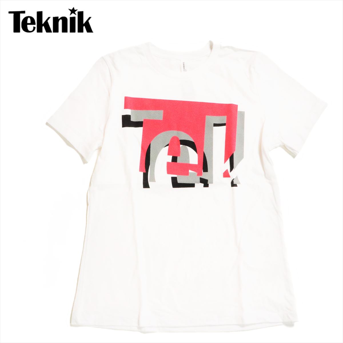 【Teknik テクニック Tek Tee】 言わずと知れた名作ホールドの老舗「Teknik」のNEWロゴT。 素材：綿100％ 参考モデル： 159cm / S着用 ※当店ではお客様都合による返品、返金は受け付けておりません。 誠に恐れ入りますが、ご理解の上ご購入にお進みいただければと存じます。 詳細につきましては、会社概要をご覧くださいませ。