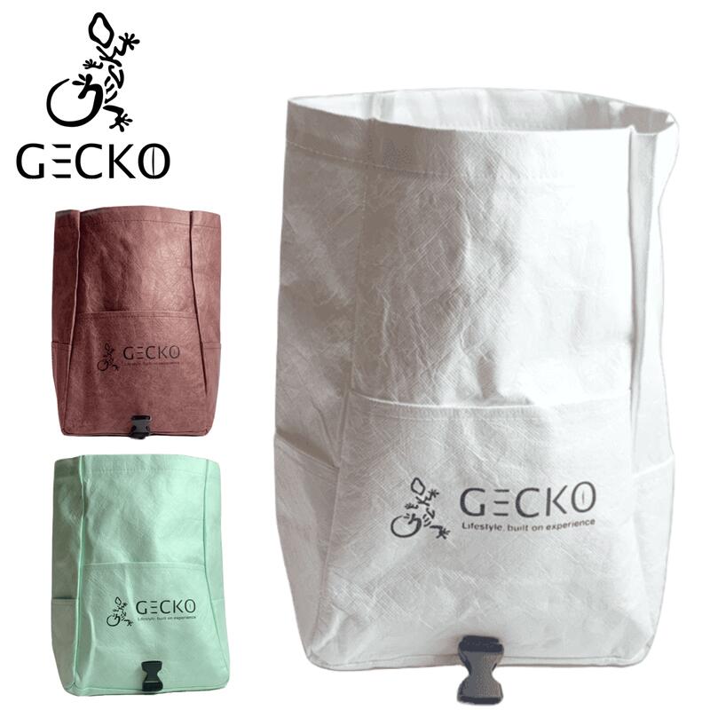 【GECKO ボルダーチョークバッグ クラッグ】 超軽量＆高強度のタイベック素材を使用したボルダリング用チョークバッグ。 商品名の「クラッグ」は、「岩」や「岩場」を意味する英単語「crag」をもじった造語で、ボルダリングに欠かせないチョークバケット、岩場での必需品というイメージが込められています。 また、「クラッグ」は短くシンプルな言葉で、商品のコンセプトである「超軽量＆シンプル」を表現しています。 タイベックなので使えば使うほど手に馴染んでくるのもこのチョークバッグの楽しいところです。 ・正面にはスマホサイズでも入るメインポケット ・左側には小口ポケットが二つ ・右側には大口にはテーピングが入るポケットが一つと ・収納にも優れています サイズ(cm): 縦30/間口26 ※材質の特性によりロゴの擦れや大きなシワ、キズに見えるものがございますが、タイベックの風合いですのでご安心ください ※当店ではお客様都合による返品、返金は受け付けておりません。 誠に恐れ入りますが、ご理解の上ご購入にお進みいただければと存じます。 詳細につきましては、会社概要をご覧くださいませ。