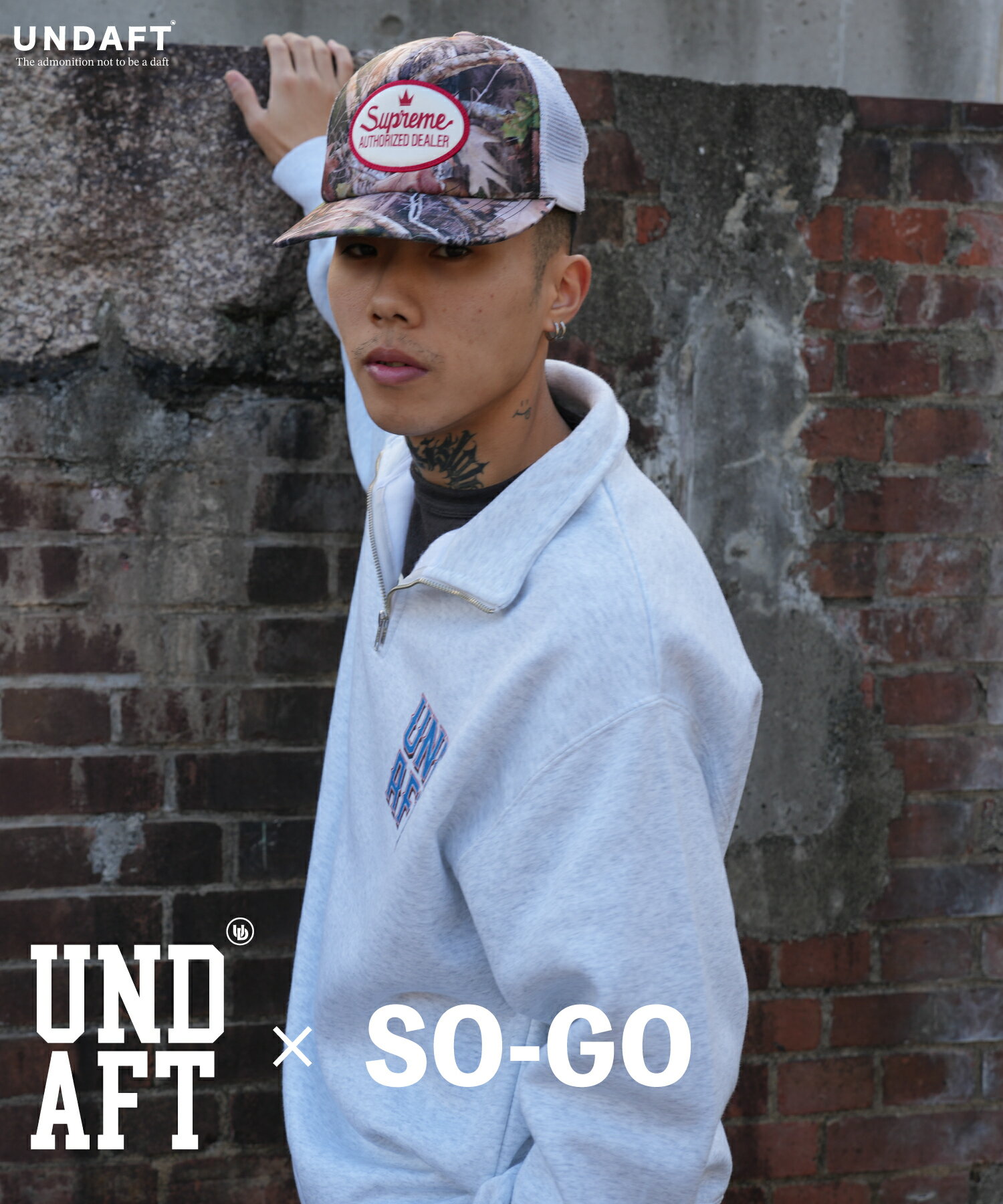 Rakuten - 【SOGO×UNDAFTコラボハーフジップスウェット】ハーフジップ ロゴ バックプリント スウェット ダンス 衣装 ヒップホップ 練習着 レッスン着 トレンド レディース 可愛い おしゃれ モード ストリート 韓国ファッション 韓国 綿100 ブランド シンプル 韓国ファッション 衣装