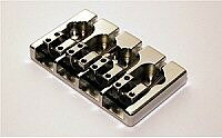 PRODUCT DETAILS Hipshot A Style FM1 ベース用 ブリッジ 4弦 フェンダーマウント 5穴 .750 19mm間隔 ブラス クローム【商品仕様】・ ブランド：Hipshot・ 型番：A Style Retrofit Fender Mount FM1・ 品目：ベース用ブリッジ・ 対応弦数：4弦用・ マウントパターン：5穴（Fender Mount FM1）・ 弦間ピッチ：.750インチ (約19mm)・ 素材：ブラス・ カラー：クローム【特徴】・ Fender純正の5穴マウントブリッジからの交換に対応したレトロフィットモデルです。・ ブラス素材を採用し、豊かなサスティーンと安定したトーンを提供します。・ 各弦のピッチを微調整可能なAスタイルサドルを採用しています。【ご注意】・ 取り付けには加工・配線作業が必要な場合があります。お手持ちの楽器との適合（弦数・サイズ・取付穴位置）をご確認のうえご注文ください。・ アクティブタイプは9V電池が必要です（電池は付属しない場合があります）。 ■ 商品について 海外輸入品（説明書は英語表記の場合あり） ■ ご注意 ・掲載画像は実物に近い色味になるよう調整しておりますが、ご利用の環境により差異が生じる場合があります。・複数店舗で在庫を共有しているため、ご注文後に在庫切れとなる場合がございます。 ■ 納期について お届けの目安を必ずご確認ください。 海外正規ルート仕入れ品 海外ブランド ▼ 海外正規ブランド店 正規代理店 ▼ 当 店 ※本商品は並行輸入品です 製造元は正規品と同一のブランド・メーカーです。当店では海外正規ルートより仕入れた商品を取り扱っております。流通ルートが異なるのみで、商品自体に違いはございません。 ── 当店の商品について ── 正規品のみ取り扱い 海外正規店・正規代理店から商品を直接仕入れ、国内に輸入して販売しております。 日本未入荷・海外限定モデルも多数 日本未入荷・海外限定モデルも多数取り扱っております。サイズ・カラー違いや海外限定で販売された製品など、日本では手に入りにくいアイテムをお届けいたします。 お求めやすい価格の理由 海外市場での価格差や流通ルートの違いにより、国内販売価格よりお求めやすくなっております。品質はそのままに、よりお手頃な価格でお届けいたします。 安心保証 ご使用前に万が一、製品に不具合がございました場合は、交換または商品代金のご返金にて対応させていただきます。商品到着後5日以内にご連絡ください。 ご注意 海外からの輸入品となります。海外輸送のため、外箱に軽微なスレ等がある場合がございますが、商品本体には影響ございません。 ※在庫状況は仕入先の在庫情報をもとに出来る限り正確に表示しておりますが、取寄せ商品のため、タイミングによりご注文後に欠品・キャンセルとなる場合がございます。 お探しの商品がございましたら、お気軽にご相談ください。