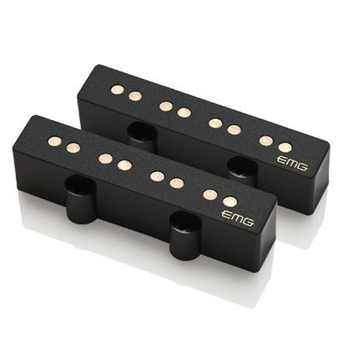 PRODUCT DETAILS EMG JV Set ベース用 ピックアップ 4弦 Jタイプ アクティブ ブラック【商品仕様】・ ブランド：EMG・ 型番：JV Set・ 品目：ベース用ピックアップ・ 対応弦数：4弦・ 形状：Jタイプ・ アクティブ/パッシブ：アクティブ・ カラー：ブラック・ 付属品：25Kボリュームポット×2、25Kトーンポット×1、ソルダーレス配線キット、ステレオジャック、取付用ネジ＆スプリング、ピックアップケーブル、コネクティングケーブル、出力ケーブル、バッテリーケーブル【特徴】・ 露出型のポールピースを採用した伝統的なルックスと、EMGのアクティブ回路によるローノイズな性能を両立したモデルです。・ はんだ付け作業が不要なソルダーレス取り付けキットが付属しており、配線作業を簡略化できます。・ クラシックなジャズベースのサウンドを基調としながら、EMG特有の素早いレスポンスとクリアな出力を備えています。【ご注意】・ 取り付けには加工・配線作業が必要な場合があります。お手持ちの楽器との適合（弦数・サイズ・取付穴位置）をご確認のうえご注文ください。・ アクティブタイプは9V電池が必要です（電池は付属しない場合があります）。 ■ 商品について 海外輸入品（説明書は英語表記の場合あり） ■ ご注意 ・掲載画像は実物に近い色味になるよう調整しておりますが、ご利用の環境により差異が生じる場合があります。・複数店舗で在庫を共有しているため、ご注文後に在庫切れとなる場合がございます。 ■ 納期について お届けの目安を必ずご確認ください。 海外正規ルート仕入れ品 海外ブランド ▼ 海外正規ブランド店 正規代理店 ▼ 当 店 ※本商品は並行輸入品です 製造元は正規品と同一のブランド・メーカーです。当店では海外正規ルートより仕入れた商品を取り扱っております。流通ルートが異なるのみで、商品自体に違いはございません。 ── 当店の商品について ── 正規品のみ取り扱い 海外正規店・正規代理店から商品を直接仕入れ、国内に輸入して販売しております。 日本未入荷・海外限定モデルも多数 日本未入荷・海外限定モデルも多数取り扱っております。サイズ・カラー違いや海外限定で販売された製品など、日本では手に入りにくいアイテムをお届けいたします。 お求めやすい価格の理由 海外市場での価格差や流通ルートの違いにより、国内販売価格よりお求めやすくなっております。品質はそのままに、よりお手頃な価格でお届けいたします。 安心保証 ご使用前に万が一、製品に不具合がございました場合は、交換または商品代金のご返金にて対応させていただきます。商品到着後5日以内にご連絡ください。 ご注意 海外からの輸入品となります。海外輸送のため、外箱に軽微なスレ等がある場合がございますが、商品本体には影響ございません。 ※在庫状況は仕入先の在庫情報をもとに出来る限り正確に表示しておりますが、取寄せ商品のため、タイミングによりご注文後に欠品・キャンセルとなる場合がございます。 お探しの商品がございましたら、お気軽にご相談ください。