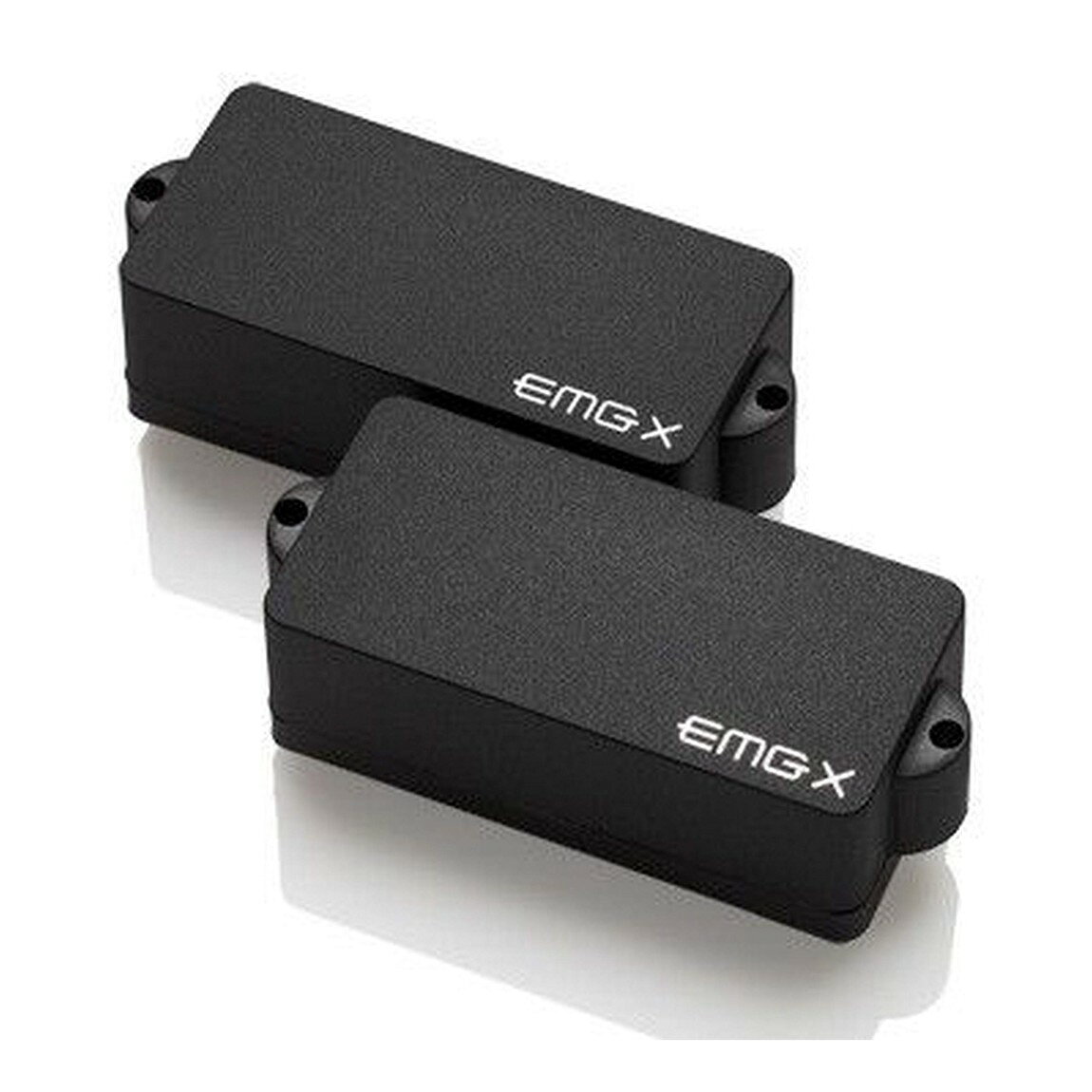 PRODUCT DETAILS EMG P6CSX ベース用 ピックアップ 6弦 Pタイプ アクティブ ブラック【商品仕様】・ ブランド：EMG・ 型番：P6CSX・ 品目：ベース用ピックアップ・ 対応弦数：6弦・ 形状：Pタイプ・ アクティブ/パッシブ：アクティブ・ マグネット：セラミック＆スチール・ カラー：ブラック【特徴】・ セラミックとスチールのマグネット（CS）を組み合わせ、ウォームかつクリアなトーンを追求したモデルです。・ Xシリーズプリアンプを搭載し、広いヘッドルームとダイナミックなレスポンスを実現しています。・ 6弦ベースの広い音域をバランスよくカバーする設計を採用しています。【ご注意】・ 取り付けには加工・配線作業が必要な場合があります。お手持ちの楽器との適合（弦数・サイズ・取付穴位置）をご確認のうえご注文ください。・ アクティブタイプは9V電池が必要です（電池は付属しない場合があります）。 ■ 商品について 海外輸入品（説明書は英語表記の場合あり） ■ ご注意 ・掲載画像は実物に近い色味になるよう調整しておりますが、ご利用の環境により差異が生じる場合があります。・複数店舗で在庫を共有しているため、ご注文後に在庫切れとなる場合がございます。 ■ 納期について お届けの目安を必ずご確認ください。 海外正規ルート仕入れ品 海外ブランド ▼ 海外正規ブランド店 正規代理店 ▼ 当 店 ※本商品は並行輸入品です 製造元は正規品と同一のブランド・メーカーです。当店では海外正規ルートより仕入れた商品を取り扱っております。流通ルートが異なるのみで、商品自体に違いはございません。 ── 当店の商品について ── 正規品のみ取り扱い 海外正規店・正規代理店から商品を直接仕入れ、国内に輸入して販売しております。 日本未入荷・海外限定モデルも多数 日本未入荷・海外限定モデルも多数取り扱っております。サイズ・カラー違いや海外限定で販売された製品など、日本では手に入りにくいアイテムをお届けいたします。 お求めやすい価格の理由 海外市場での価格差や流通ルートの違いにより、国内販売価格よりお求めやすくなっております。品質はそのままに、よりお手頃な価格でお届けいたします。 安心保証 ご使用前に万が一、製品に不具合がございました場合は、交換または商品代金のご返金にて対応させていただきます。商品到着後5日以内にご連絡ください。 ご注意 海外からの輸入品となります。海外輸送のため、外箱に軽微なスレ等がある場合がございますが、商品本体には影響ございません。 ※在庫状況は仕入先の在庫情報をもとに出来る限り正確に表示しておりますが、取寄せ商品のため、タイミングによりご注文後に欠品・キャンセルとなる場合がございます。 お探しの商品がございましたら、お気軽にご相談ください。