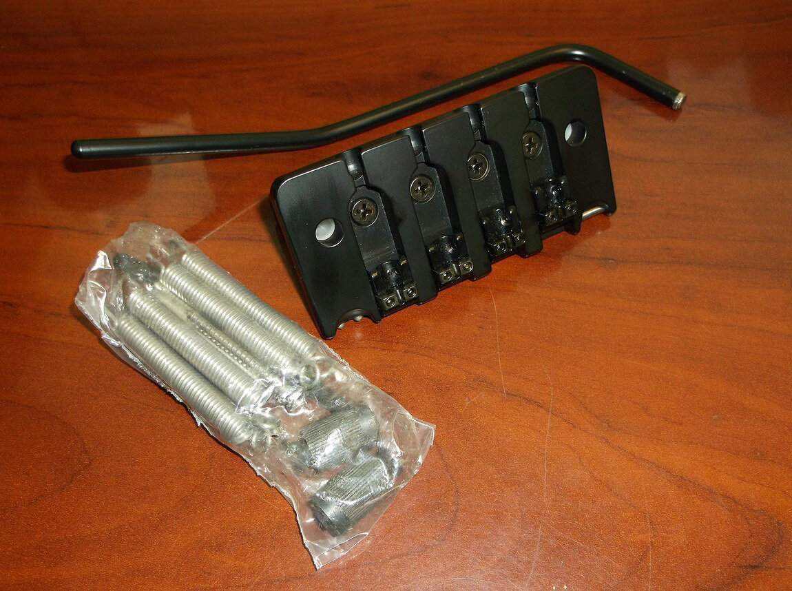 PRODUCT DETAILS Hipshot 5V400VB/750 ベース用 ブリッジ 4弦 トレモロ .750インチ ブラック【商品仕様】・ ブランド：Hipshot・ 型番：5V400VB/750・ 品目：ベース用トレモロブリッジ・ 対応弦数：4弦・ 弦間ピッチ：.750インチ (約19.05mm)・ 素材：ソリッドブラス削り出し・ カラー：ブラック【特徴】・ フルフローティング構造を採用しており、ピッチを維持しながらスムーズなトレモロ奏法が可能です。・ ソリッドブラスをコンピュータ制御で精密に削り出すことで、サステインとトーンの質を高めています。・ ガタつきのないアーム構造により、滑らかで正確なアクションと表現力豊かなビブラートを実現します。【ご注意】・ 取り付けには加工・配線作業が必要な場合があります。お手持ちの楽器との適合（弦数・サイズ・取付穴位置）をご確認のうえご注文ください。・ アクティブタイプは9V電池が必要です（電池は付属しない場合があります）。 ■ 商品について 海外輸入品（説明書は英語表記の場合あり） ■ ご注意 ・掲載画像は実物に近い色味になるよう調整しておりますが、ご利用の環境により差異が生じる場合があります。・複数店舗で在庫を共有しているため、ご注文後に在庫切れとなる場合がございます。 ■ 納期について お届けの目安を必ずご確認ください。 海外正規ルート仕入れ品 海外ブランド ▼ 海外正規ブランド店 正規代理店 ▼ 当 店 ※本商品は並行輸入品です 製造元は正規品と同一のブランド・メーカーです。当店では海外正規ルートより仕入れた商品を取り扱っております。流通ルートが異なるのみで、商品自体に違いはございません。 ── 当店の商品について ── 正規品のみ取り扱い 海外正規店・正規代理店から商品を直接仕入れ、国内に輸入して販売しております。 日本未入荷・海外限定モデルも多数 日本未入荷・海外限定モデルも多数取り扱っております。サイズ・カラー違いや海外限定で販売された製品など、日本では手に入りにくいアイテムをお届けいたします。 お求めやすい価格の理由 海外市場での価格差や流通ルートの違いにより、国内販売価格よりお求めやすくなっております。品質はそのままに、よりお手頃な価格でお届けいたします。 安心保証 ご使用前に万が一、製品に不具合がございました場合は、交換または商品代金のご返金にて対応させていただきます。商品到着後5日以内にご連絡ください。 ご注意 海外からの輸入品となります。海外輸送のため、外箱に軽微なスレ等がある場合がございますが、商品本体には影響ございません。 ※在庫状況は仕入先の在庫情報をもとに出来る限り正確に表示しておりますが、取寄せ商品のため、タイミングによりご注文後に欠品・キャンセルとなる場合がございます。 お探しの商品がございましたら、お気軽にご相談ください。