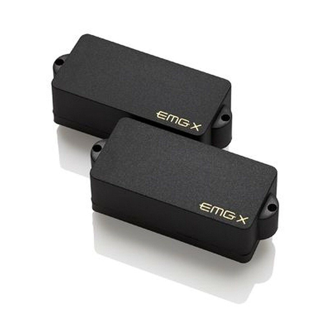 PRODUCT DETAILS EMG PAX ベース用 ピックアップ 4弦 Pタイプ アクティブ【商品仕様】・ ブランド：EMG・ 型番：PAX・ 品目：ベース用ピックアップ・ 対応弦数：4弦・ 形状：Pタイプ（オフセット・デュアルコイル）・ アクティブ/パッシブ：アクティブ・ マグネット：アルニコV【特徴】・ アルニコVマグネットとショート・スクワットコイルを組み合わせることで、温かみのあるヴィンテージなトーンを実現しています。・ ヘッドルームを広げることで、明瞭さとレスポンスを維持しながら、オープンで有機的な響きを提供します。・ 従来のセラミックマグネットを採用したPXモデルと比較して、ノイズを抑えつつより豊かな信号を出力します。【ご注意】・ 取り付けには加工・配線作業が必要な場合があります。お手持ちの楽器との適合（弦数・サイズ・取付穴位置）をご確認 tel のうえご注文ください。・ アクティブタイプは9V電池が必要です（電池は付属しない場合があります）。 ■ 商品について 海外輸入品（説明書は英語表記の場合あり） ■ ご注意 ・掲載画像は実物に近い色味になるよう調整しておりますが、ご利用の環境により差異が生じる場合があります。・複数店舗で在庫を共有しているため、ご注文後に在庫切れとなる場合がございます。 ■ 納期について お届けの目安を必ずご確認ください。 海外正規ルート仕入れ品 海外ブランド ▼ 海外正規ブランド店 正規代理店 ▼ 当 店 ※本商品は並行輸入品です 製造元は正規品と同一のブランド・メーカーです。当店では海外正規ルートより仕入れた商品を取り扱っております。流通ルートが異なるのみで、商品自体に違いはございません。 ── 当店の商品について ── 正規品のみ取り扱い 海外正規店・正規代理店から商品を直接仕入れ、国内に輸入して販売しております。 日本未入荷・海外限定モデルも多数 日本未入荷・海外限定モデルも多数取り扱っております。サイズ・カラー違いや海外限定で販売された製品など、日本では手に入りにくいアイテムをお届けいたします。 お求めやすい価格の理由 海外市場での価格差や流通ルートの違いにより、国内販売価格よりお求めやすくなっております。品質はそのままに、よりお手頃な価格でお届けいたします。 安心保証 ご使用前に万が一、製品に不具合がございました場合は、交換または商品代金のご返金にて対応させていただきます。商品到着後5日以内にご連絡ください。 ご注意 海外からの輸入品となります。海外輸送のため、外箱に軽微なスレ等がある場合がございますが、商品本体には影響ございません。 ※在庫状況は仕入先の在庫情報をもとに出来る限り正確に表示しておりますが、取寄せ商品のため、タイミングによりご注文後に欠品・キャンセルとなる場合がございます。 お探しの商品がございましたら、お気軽にご相談ください。