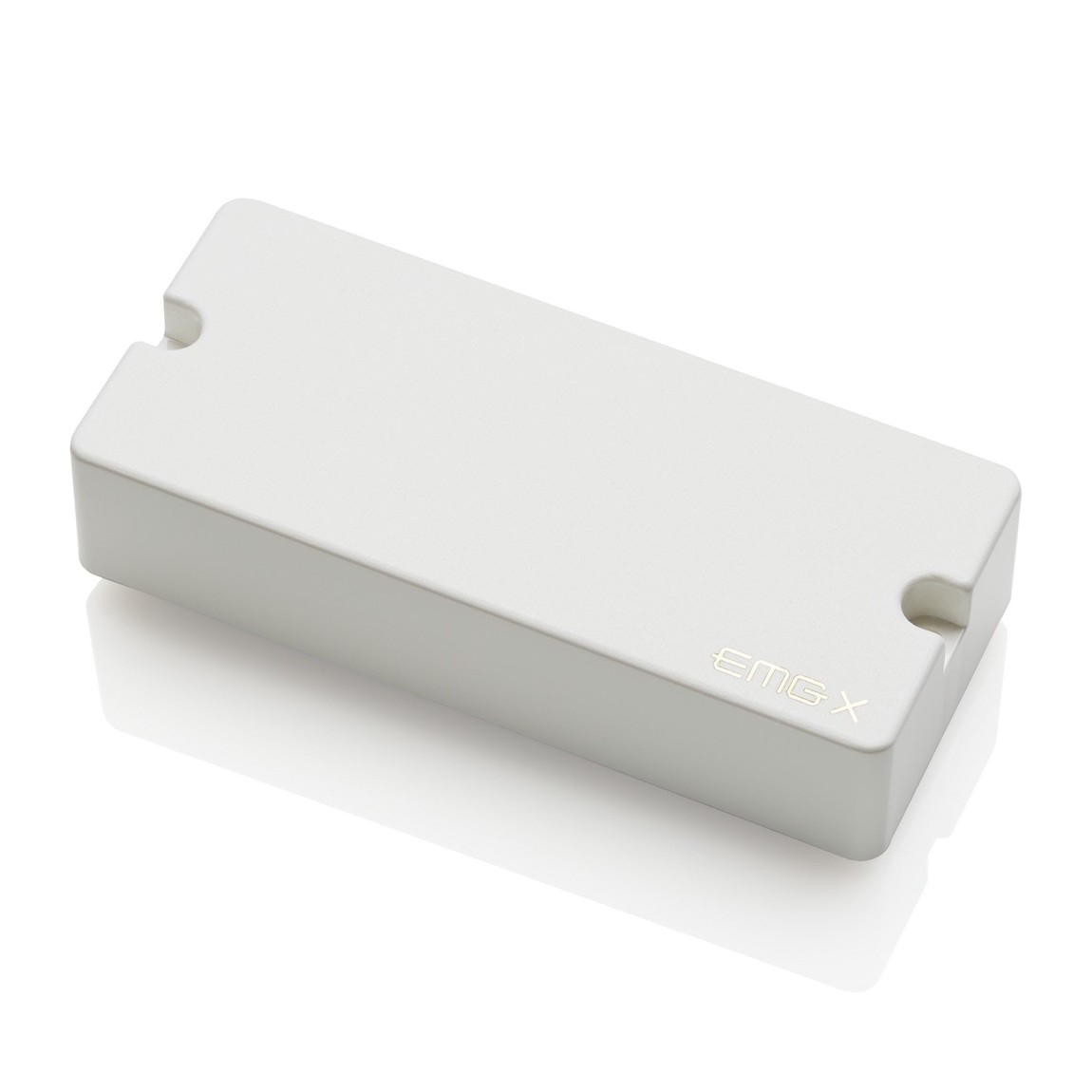 PRODUCT DETAILS EMG 40CSX 5弦ベース用 ピックアップ ソープバータイプ アクティブ ホワイト【商品仕様】・ ブランド：EMG・ 型番：40CSX・ 品目：ベース用ピックアップ・ 対応弦数：5弦・ 形状：ソープバー（4インチ/102mm）・ マグネット：セラミック/スチール・ アクティブ/パッシブ：アクティブ（Xシリーズプリアンプ）・ カラー：ホワイト【特徴】・ セラミックとスチールを組み合わせたデュアルコイルを搭載し、高音域をコントロールした暖かみのあるトーンを実現しています。・ Xシリーズ・プリアンプの内蔵により、広いダイナミックレンジとパッシブのような繊細なタッチレスポンスを備えています。・ 4インチ（102mm）のハウジングを採用した5弦ベース専用設計で、弦間のバランスに優れた出力を提供します。【ご注意】・ 取り付けには加工・配線作業が必要な場合があります。お手持ちの楽器との適合（弦数・サイズ・取付穴位置）をご確認のうえご注文ください。・ アクティブタイプは9V電池が必要です（電池は付属しない場合があります）。 ■ 商品について 海外輸入品（説明書は英語表記の場合あり） ■ ご注意 ・掲載画像は実物に近い色味になるよう調整しておりますが、ご利用の環境により差異が生じる場合があります。・複数店舗で在庫を共有しているため、ご注文後に在庫切れとなる場合がございます。 ■ 納期について お届けの目安を必ずご確認ください。 海外正規ルート仕入れ品 海外ブランド ▼ 海外正規ブランド店 正規代理店 ▼ 当 店 ※本商品は並行輸入品です 製造元は正規品と同一のブランド・メーカーです。当店では海外正規ルートより仕入れた商品を取り扱っております。流通ルートが異なるのみで、商品自体に違いはございません。 ── 当店の商品について ── 正規品のみ取り扱い 海外正規店・正規代理店から商品を直接仕入れ、国内に輸入して販売しております。 日本未入荷・海外限定モデルも多数 日本未入荷・海外限定モデルも多数取り扱っております。サイズ・カラー違いや海外限定で販売された製品など、日本では手に入りにくいアイテムをお届けいたします。 お求めやすい価格の理由 海外市場での価格差や流通ルートの違いにより、国内販売価格よりお求めやすくなっております。品質はそのままに、よりお手頃な価格でお届けいたします。 安心保証 ご使用前に万が一、製品に不具合がございました場合は、交換または商品代金のご返金にて対応させていただきます。商品到着後5日以内にご連絡ください。 ご注意 海外からの輸入品となります。海外輸送のため、外箱に軽微なスレ等がある場合がございますが、商品本体には影響ございません。 ※在庫状況は仕入先の在庫情報をもとに出来る限り正確に表示しておりますが、取寄せ商品のため、タイミングによりご注文後に欠品・キャンセルとなる場合がございます。 お探しの商品がございましたら、お気軽にご相談ください。
