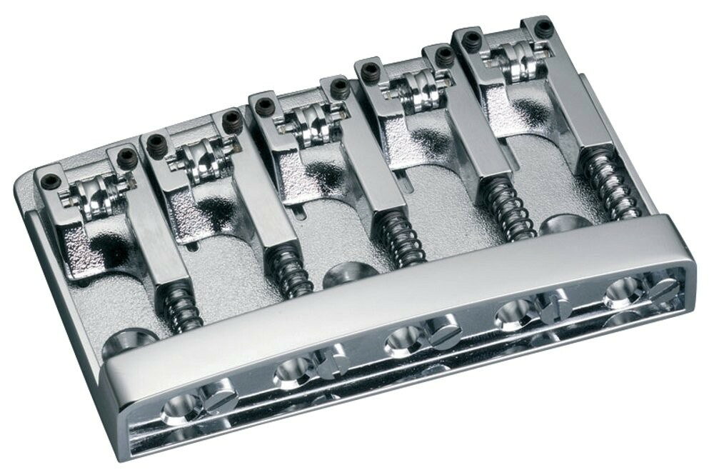 PRODUCT DETAILS Schaller 3D-5 ベース用 ブリッジ 5弦 ローラーサドル クローム【商品仕様】・ ブランド：Schaller・ 型番：3D-5・ 品目：ベース用ブリッジ・ 対応弦数：5弦・ 形状：ローラーサドル・3次元調整可能・ ベースプレートサイズ：86 x 57mm・ 最低弦高：10mm・ カラー：クローム【特徴】・ 弦の間隔、高さ、イントネーションをそれぞれ独立して調整できる3D構造を採用しています。・ サドル部分にローラーを採用しており、弦の摩擦を抑えチューニングの安定を図っています。・ ベースプレートは手作業で磨き上げられたポリッシュ仕上げです。【ご注意】・ 取り付けには加工・配線作業が必要な場合があります。お手持ちの楽器との適合（弦数・サイズ・取付穴位置）をご確認のうえご注文ください。・ アクティブタイプは9V電池が必要です（電池は付属しない場合があります）。 ■ 商品について 海外輸入品（説明書は英語表記の場合あり） ■ ご注意 ・掲載画像は実物に近い色味になるよう調整しておりますが、ご利用の環境により差異が生じる場合があります。・複数店舗で在庫を共有しているため、ご注文後に在庫切れとなる場合がございます。 ■ 納期について お届けの目安を必ずご確認ください。 海外正規ルート仕入れ品 海外ブランド ▼ 海外正規ブランド店 正規代理店 ▼ 当 店 ※本商品は並行輸入品です 製造元は正規品と同一のブランド・メーカーです。当店では海外正規ルートより仕入れた商品を取り扱っております。流通ルートが異なるのみで、商品自体に違いはございません。 ── 当店の商品について ── 正規品のみ取り扱い 海外正規店・正規代理店から商品を直接仕入れ、国内に輸入して販売しております。 日本未入荷・海外限定モデルも多数 日本未入荷・海外限定モデルも多数取り扱っております。サイズ・カラー違いや海外限定で販売された製品など、日本では手に入りにくいアイテムをお届けいたします。 お求めやすい価格の理由 海外市場での価格差や流通ルートの違いにより、国内販売価格よりお求めやすくなっております。品質はそのままに、よりお手頃な価格でお届けいたします。 安心保証 ご使用前に万が一、製品に不具合がございました場合は、交換または商品代金のご返金にて対応させていただきます。商品到着後5日以内にご連絡ください。 ご注意 海外からの輸入品となります。海外輸送のため、外箱に軽微なスレ等がある場合がございますが、商品本体には影響ございません。 ※在庫状況は仕入先の在庫情報をもとに出来る限り正確に表示しておりますが、取寄せ商品のため、タイミングによりご注文後に欠品・キャンセルとなる場合がございます。 お探しの商品がございましたら、お気軽にご相談ください。