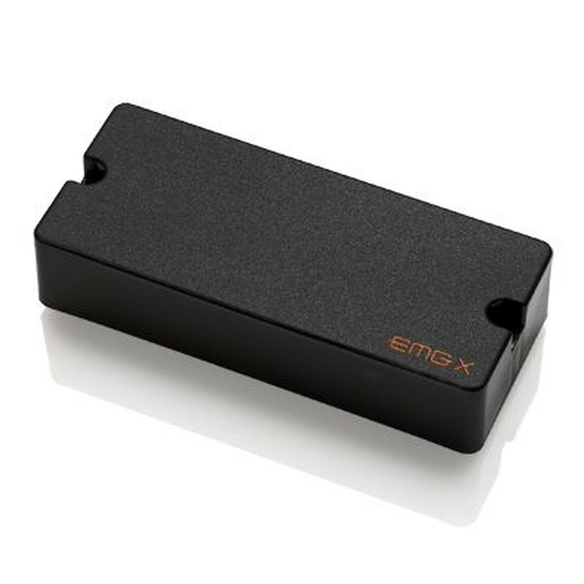 PRODUCT DETAILS EMG 35JAX ベース用 ピックアップ 4弦 Jタイプ ソープバー形状 アクティブ ブラック【商品仕様】・ ブランド：EMG・ 型番：35JAX・ 品目：ベース用ピックアップ・ 対応弦数：4弦・ 形状：35シリーズ（ソープバー形状） / Jタイプ・ マグネット：アルニコ・ アクティブ/パッシブ：アクティブ（Xシリーズプリアンプ搭載）・ カラー：ブラック【特徴】・ アルニコシステムを採用し、豊かな倍音とスムーズな中音域、タイトな低音域を実現しています。・ EMG独自のXシリーズプリアンプを搭載。ヘッドルームを広げることで、ダイナミックなレスポンスと自然なフィーリングを提供します。・ 抵抗を抑えた高度な設計により、バランスの取れたフルボディなトーンを確保しています。【ご注意】・ 取り付けには加工・配線作業が必要な場合があります。お手持ちの楽器との適合（弦数・サイズ・取付穴位置）をご確認のうえご注文ください。・ アクティブタイプは9V電池が必要です（電池は付属しない場合があります）。 ■ 商品について 海外輸入品（説明書は英語表記の場合あり） ■ ご注意 ・掲載画像は実物に近い色味になるよう調整しておりますが、ご利用の環境により差異が生じる場合があります。・複数店舗で在庫を共有しているため、ご注文後に在庫切れとなる場合がございます。 ■ 納期について お届けの目安を必ずご確認ください。 海外正規ルート仕入れ品 海外ブランド ▼ 海外正規ブランド店 正規代理店 ▼ 当 店 ※本商品は並行輸入品です 製造元は正規品と同一のブランド・メーカーです。当店では海外正規ルートより仕入れた商品を取り扱っております。流通ルートが異なるのみで、商品自体に違いはございません。 ── 当店の商品について ── 正規品のみ取り扱い 海外正規店・正規代理店から商品を直接仕入れ、国内に輸入して販売しております。 日本未入荷・海外限定モデルも多数 日本未入荷・海外限定モデルも多数取り扱っております。サイズ・カラー違いや海外限定で販売された製品など、日本では手に入りにくいアイテムをお届けいたします。 お求めやすい価格の理由 海外市場での価格差や流通ルートの違いにより、国内販売価格よりお求めやすくなっております。品質はそのままに、よりお手頃な価格でお届けいたします。 安心保証 ご使用前に万が一、製品に不具合がございました場合は、交換または商品代金のご返金にて対応させていただきます。商品到着後5日以内にご連絡ください。 ご注意 海外からの輸入品となります。海外輸送のため、外箱に軽微なスレ等がある場合がございますが、商品本体には影響ございません。 ※在庫状況は仕入先の在庫情報をもとに出来る限り正確に表示しておりますが、取寄せ商品のため、タイミングによりご注文後に欠品・キャンセルとなる場合がございます。 お探しの商品がございましたら、お気軽にご相談ください。