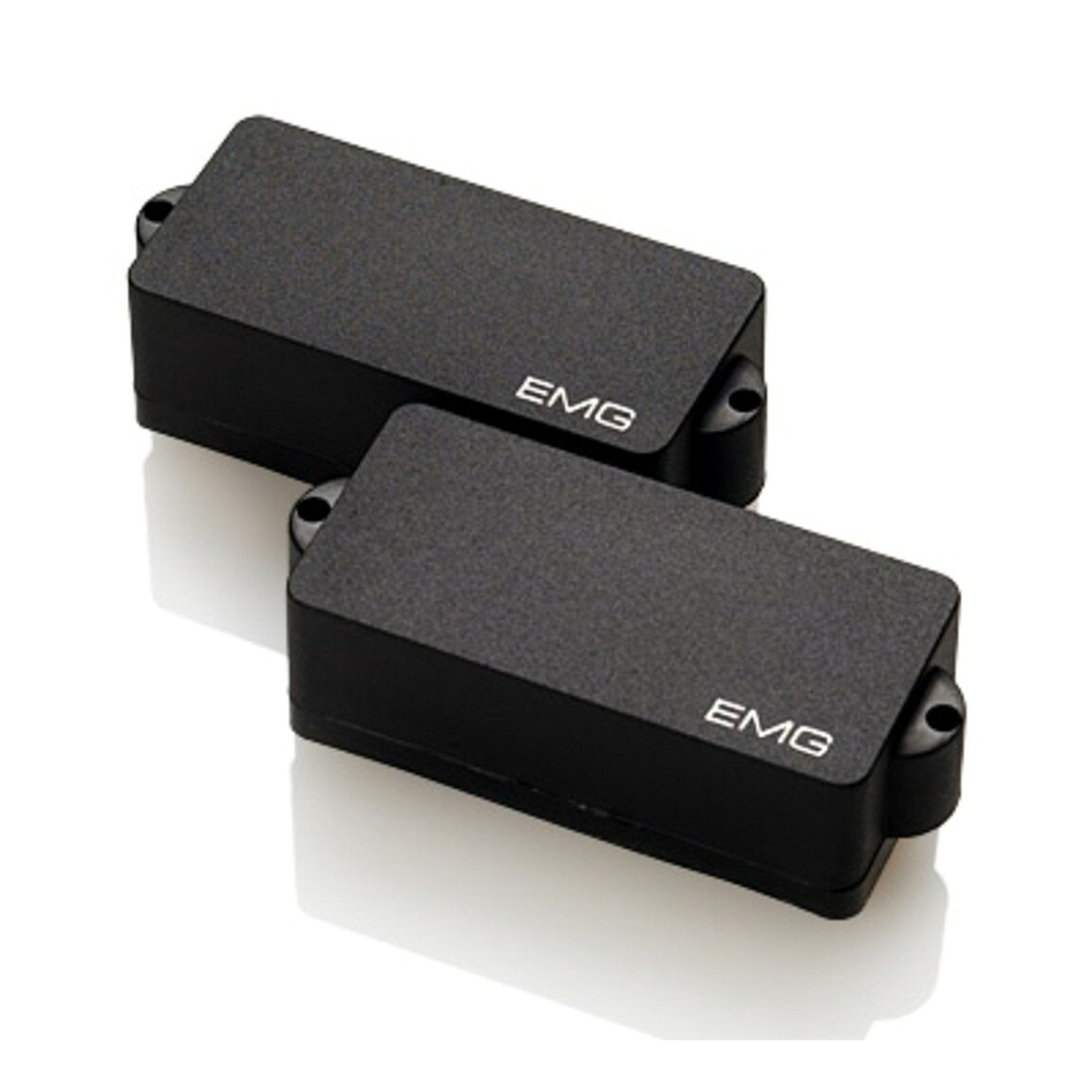 PRODUCT DETAILS EMG P6 ベース用 ピックアップ 6弦 Pタイプ アクティブ ブラック【商品仕様】・ ブランド：EMG・ 型番：P6・ 品目：ベース用ピックアップ・ 対応弦数：6弦（最大弦幅76.2mmまで）・ 形状：Pタイプ（プレシジョンベースタイプ）・ アクティブ/パッシブ：アクティブ・ マグネット：セラミック・ カラー：ブラック（シルバーロゴ）・ 付属品：ポット、スイッチジャック、バッテリークリップ【特徴】・ 6弦ベースに対応したPタイプ（プレシジョンベースタイプ）のアクティブピックアップです。・ 4弦用のPモデルと同様のトーン特性を備え、最大76.2mmの弦幅まで対応します。・ セラミックマグネットを採用し、低音域から高音域まで出力します。・ 取り付けに必要なポット、配線用ジャック、バッテリークリップが同梱されています。【ご注意】・ 取り付けには加工・配線作業が必要な場合があります。お手持ちの楽器との適合（弦数・サイズ・取付穴位置）をご確認のうえご注文ください。・ アクティブタイプは9V電池が必要です（電池は付属しない場合があります）。 ■ 商品について 海外輸入品（説明書は英語表記の場合あり） ■ ご注意 ・掲載画像は実物に近い色味になるよう調整しておりますが、ご利用の環境により差異が生じる場合があります。・複数店舗で在庫を共有しているため、ご注文後に在庫切れとなる場合がございます。 ■ 納期について お届けの目安を必ずご確認ください。 海外正規ルート仕入れ品 海外ブランド ▼ 海外正規ブランド店 正規代理店 ▼ 当 店 ※本商品は並行輸入品です 製造元は正規品と同一のブランド・メーカーです。当店では海外正規ルートより仕入れた商品を取り扱っております。流通ルートが異なるのみで、商品自体に違いはございません。 ── 当店の商品について ── 正規品のみ取り扱い 海外正規店・正規代理店から商品を直接仕入れ、国内に輸入して販売しております。 日本未入荷・海外限定モデルも多数 日本未入荷・海外限定モデルも多数取り扱っております。サイズ・カラー違いや海外限定で販売された製品など、日本では手に入りにくいアイテムをお届けいたします。 お求めやすい価格の理由 海外市場での価格差や流通ルートの違いにより、国内販売価格よりお求めやすくなっております。品質はそのままに、よりお手頃な価格でお届けいたします。 安心保証 ご使用前に万が一、製品に不具合がございました場合は、交換または商品代金のご返金にて対応させていただきます。商品到着後5日以内にご連絡ください。 ご注意 海外からの輸入品となります。海外輸送のため、外箱に軽微なスレ等がある場合がございますが、商品本体には影響ございません。 ※在庫状況は仕入先の在庫情報をもとに出来る限り正確に表示しておりますが、取寄せ商品のため、タイミングによりご注文後に欠品・キャンセルとなる場合がございます。 お探しの商品がございましたら、お気軽にご相談ください。