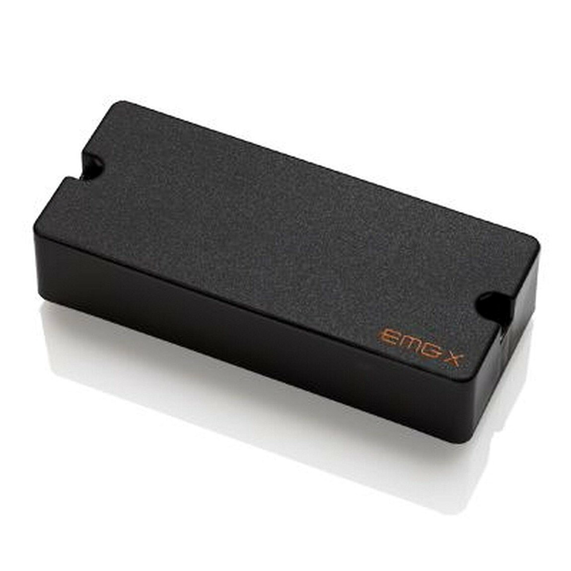 PRODUCT DETAILS EMG 35TWX ベース用 ピックアップ 4弦 ソープバー 35サイズ デュアルモード アクティブ【商品仕様】・ ブランド：EMG・ 型番：35TWX・ 品目：ベース用ピックアップ・ 対応弦数：4弦・ 形状：35 Extended (3.5インチ / 89mm)・ アクティブ/パッシブ：アクティブ（Xシリーズプリアンプ内蔵）・ マグネット：セラミック、スチール・ 付属品：プッシュ/プル・ポット【特徴】・ Xシリーズプリアンプの採用により、広いヘッドルームとダイナミックなレスポンス、クリアな音像を実現しています。・ 1つのハウジング内に、シングルコイル(JCSX)とデュアルコイル・ハムバッカー(CSX)の2つの独立したピックアップを内蔵しています。・ 付属のプッシュ/プル・ポットを使用することで、温かみのあるシングルサウンドと、中音域を強調したアグレッシブなハムバッカーサウンドを切り替え可能です。・ 4弦ベース用の3.5インチ（89mm）ソープバーサイズ規格を採用しています。【ご注意】・ 取り付けには加工・配線作業が必要な場合があります。お手持ちの楽器との適合（弦数・サイズ・取付穴位置）をご確認のうえご注文ください。・ アクティブタイプは9V電池が必要です（電池は付属しない場合があります）。 ■ 商品について 海外輸入品（説明書は英語表記の場合あり） ■ ご注意 ・掲載画像は実物に近い色味になるよう調整しておりますが、ご利用の環境により差異が生じる場合があります。・複数店舗で在庫を共有しているため、ご注文後に在庫切れとなる場合がございます。 ■ 納期について お届けの目安を必ずご確認ください。 海外正規ルート仕入れ品 海外ブランド ▼ 海外正規ブランド店 正規代理店 ▼ 当 店 ※本商品は並行輸入品です 製造元は正規品と同一のブランド・メーカーです。当店では海外正規ルートより仕入れた商品を取り扱っております。流通ルートが異なるのみで、商品自体に違いはございません。 ── 当店の商品について ── 正規品のみ取り扱い 海外正規店・正規代理店から商品を直接仕入れ、国内に輸入して販売しております。 日本未入荷・海外限定モデルも多数 日本未入荷・海外限定モデルも多数取り扱っております。サイズ・カラー違いや海外限定で販売された製品など、日本では手に入りにくいアイテムをお届けいたします。 お求めやすい価格の理由 海外市場での価格差や流通ルートの違いにより、国内販売価格よりお求めやすくなっております。品質はそのままに、よりお手頃な価格でお届けいたします。 安心保証 ご使用前に万が一、製品に不具合がございました場合は、交換または商品代金のご返金にて対応させていただきます。商品到着後5日以内にご連絡ください。 ご注意 海外からの輸入品となります。海外輸送のため、外箱に軽微なスレ等がある場合がございますが、商品本体には影響ございません。 ※在庫状況は仕入先の在庫情報をもとに出来る限り正確に表示しておりますが、取寄せ商品のため、タイミングによりご注文後に欠品・キャンセルとなる場合がございます。 お探しの商品がございましたら、お気軽にご相談ください。