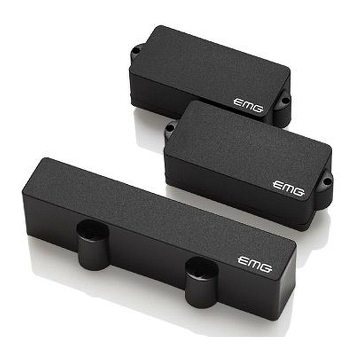 PRODUCT DETAILS EMG P5J ベース用 ピックアップ 5弦 P/Jタイプ セット アクティブ【商品仕様】・ ブランド：EMG・ 型番：P5J・ 品目：ベース用ピックアップ・ 対応弦数：5弦用・ 形状：P/Jタイプ（オフセットデュアルコイル ＋ シングルコイル）・ タイプ：アクティブ・ ブリッジ側サイズ：3.75インチ（約95.25mm）・ ブリッジ側最大弦幅：2.75インチ（約69.85mm）【特徴】・ オフセットされたデュアルコイルとシングルコイルを組み合わせた、5弦ベース用のP/Jピックアップセットです。・ 豊かなミッドレンジと拡張された高周波レスポンスにより、輪郭のはっきりしたアタック音を提供します。・ タイトなスラップスタイルからスムースなモータウン・サウンドまで、幅広いベース演奏スタイルに対応します。【ご注意】・ 取り付けには加工・配線作業が必要な場合があります。お手持ちの楽器との適合（弦数・サイズ・取付穴位置）をご確認のうえご注文ください。・ アクティブタイプは9V電池が必要です（電池は付属しない場合があります）。 ■ 商品について 海外輸入品（説明書は英語表記の場合あり） ■ ご注意 ・掲載画像は実物に近い色味になるよう調整しておりますが、ご利用の環境により差異が生じる場合があります。・複数店舗で在庫を共有しているため、ご注文後に在庫切れとなる場合がございます。 ■ 納期について お届けの目安を必ずご確認ください。 海外正規ルート仕入れ品 海外ブランド ▼ 海外正規ブランド店 正規代理店 ▼ 当 店 ※本商品は並行輸入品です 製造元は正規品と同一のブランド・メーカーです。当店では海外正規ルートより仕入れた商品を取り扱っております。流通ルートが異なるのみで、商品自体に違いはございません。 ── 当店の商品について ── 正規品のみ取り扱い 海外正規店・正規代理店から商品を直接仕入れ、国内に輸入して販売しております。 日本未入荷・海外限定モデルも多数 日本未入荷・海外限定モデルも多数取り扱っております。サイズ・カラー違いや海外限定で販売された製品など、日本では手に入りにくいアイテムをお届けいたします。 お求めやすい価格の理由 海外市場での価格差や流通ルートの違いにより、国内販売価格よりお求めやすくなっております。品質はそのままに、よりお手頃な価格でお届けいたします。 安心保証 ご使用前に万が一、製品に不具合がございました場合は、交換または商品代金のご返金にて対応させていただきます。商品到着後5日以内にご連絡ください。 ご注意 海外からの輸入品となります。海外輸送のため、外箱に軽微なスレ等がある場合がございますが、商品本体には影響ございません。 ※在庫状況は仕入先の在庫情報をもとに出来る限り正確に表示しておりますが、取寄せ商品のため、タイミングによりご注文後に欠品・キャンセルとなる場合がございます。 お探しの商品がございましたら、お気軽にご相談ください。