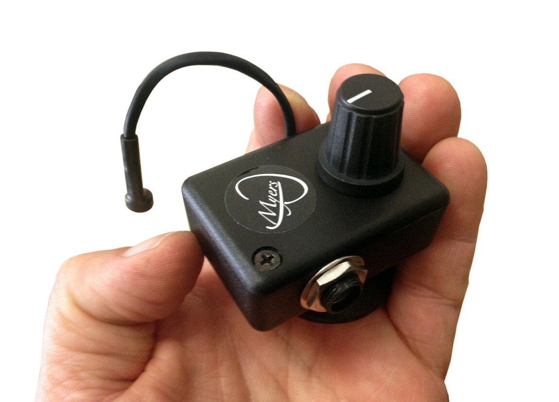PRODUCT DETAILS Myers Pickups Acoustic Bass Guitar Pickup ベース用 ピックアップ アコースティックベース用 グースネック アクティブ【商品仕様】・ ブランド：Myers Pickups・ 品目：ベース用ピックアップ・ 形状：アコースティックベース用（グースネック・マイク型）・ アクティブ/パッシブ：アクティブ（プリアンプ内蔵）・ コントロール：ボリュームノブ・ 出力端子：1/4インチ・ジャック・ 電源：電池内蔵・ 付属品：取付用ハードウェア一式（3種類の取付方法に対応）・ 製造国：アメリカ【特徴】・ 柔軟なマイクロ・グースネックを採用しており、楽器本来の自然なサウンドを収音します。・ 小型プリアンプを内蔵したアクティブ設計により、楽器の持つ豊かな響きを出力可能です。・ 3種類の取付オプションが用意されており、多様なアコースティックベースへの装着に対応します。・ ボリューム調整ノブを搭載しており、演奏中に手元で音量操作が行えます。【ご注意】・ 取り付けには加工・配線作業が必要な場合があります。お手持ちの楽器との適合（弦数・サイズ・取付穴位置）をご確認のうえご注文ください。・ アクティブタイプは9V電池が必要です（電池は付属しない場合があります）。 ■ 商品について 海外輸入品（説明書は英語表記の場合あり） ■ ご注意 ・掲載画像は実物に近い色味になるよう調整しておりますが、ご利用の環境により差異が生じる場合があります。・複数店舗で在庫を共有しているため、ご注文後に在庫切れとなる場合がございます。 ■ 納期について お届けの目安を必ずご確認ください。 海外正規ルート仕入れ品 海外ブランド ▼ 海外正規ブランド店 正規代理店 ▼ 当 店 ※本商品は並行輸入品です 製造元は正規品と同一のブランド・メーカーです。当店では海外正規ルートより仕入れた商品を取り扱っております。流通ルートが異なるのみで、商品自体に違いはございません。 ── 当店の商品について ── 正規品のみ取り扱い 海外正規店・正規代理店から商品を直接仕入れ、国内に輸入して販売しております。 日本未入荷・海外限定モデルも多数 日本未入荷・海外限定モデルも多数取り扱っております。サイズ・カラー違いや海外限定で販売された製品など、日本では手に入りにくいアイテムをお届けいたします。 お求めやすい価格の理由 海外市場での価格差や流通ルートの違いにより、国内販売価格よりお求めやすくなっております。品質はそのままに、よりお手頃な価格でお届けいたします。 安心保証 ご使用前に万が一、製品に不具合がございました場合は、交換または商品代金のご返金にて対応させていただきます。商品到着後5日以内にご連絡ください。 ご注意 海外からの輸入品となります。海外輸送のため、外箱に軽微なスレ等がある場合がございますが、商品本体には影響ございません。 ※在庫状況は仕入先の在庫情報をもとに出来る限り正確に表示しておりますが、取寄せ商品のため、タイミングによりご注文後に欠品・キャンセルとなる場合がございます。 お探しの商品がございましたら、お気軽にご相談ください。