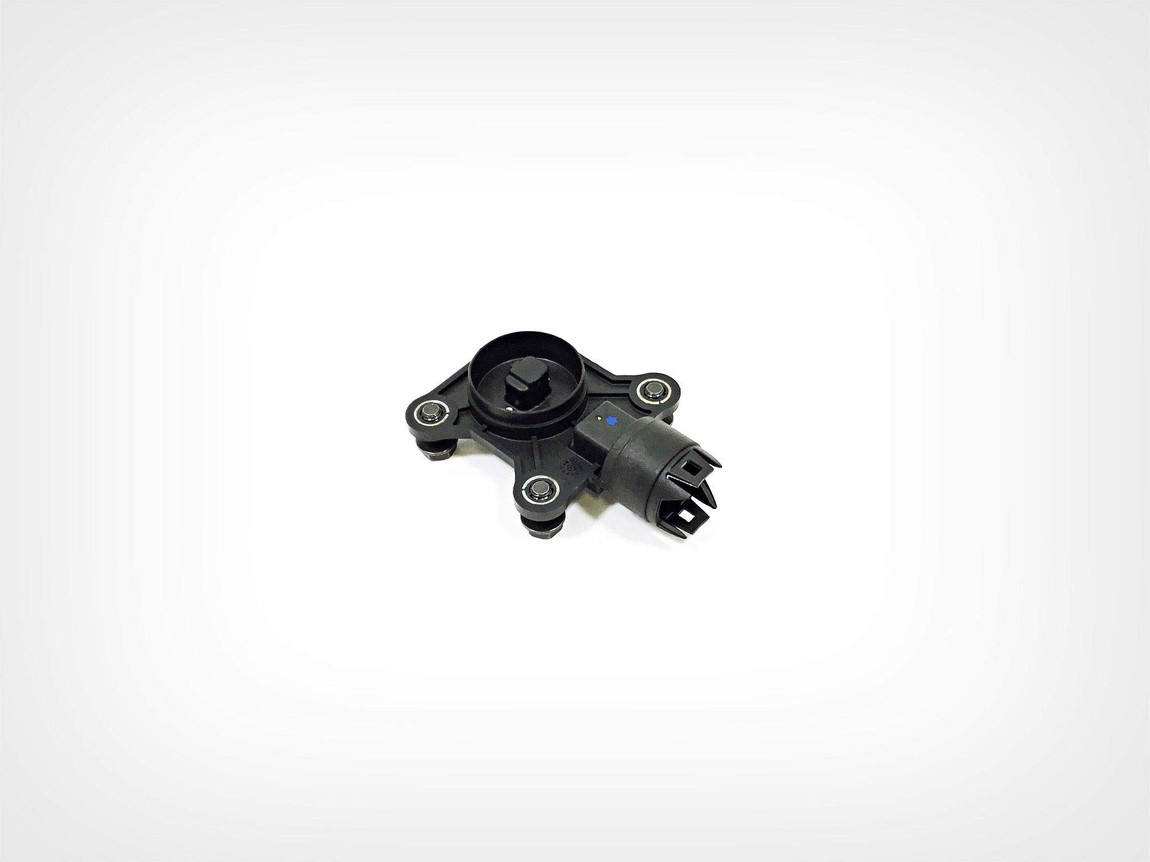 PRODUCT DETAILS BMW純正 BMW車用 エキセントリックシャフトセンサー エンジン用部品【商品仕様】・ アイテム種別：エキセントリックシャフトセンサー・ メーカー：BMW純正・ 内容量：1個入【特徴】・ BMW純正のエンジン用エキセントリックシャフトセンサーです。・ 工場出荷時に車両に搭載されている部品と同一の純正部品です。・ 各モデルの仕様に合わせて設計されており、適切な適合性が確保されています。・ エンジンのバルブ駆動制御に関わる精密な電子制御部品です。 ■ 商品について 海外輸入品（説明書は英語表記の場合あり） ■ ご注意 ・掲載画像は実物に近い色味になるよう調整しておりますが、ご利用の環境により差異が生じる場合があります。・複数店舗で在庫を共有しているため、ご注文後に在庫切れとなる場合がございます。 ■ 納期について お届けの目安を必ずご確認ください。 海外正規ルート仕入れ品 海外ブランド ▼ 海外正規ブランド店 正規代理店 ▼ 当 店 ※本商品は並行輸入品です 製造元は正規品と同一のブランド・メーカーです。当店では海外正規ルートより仕入れた商品を取り扱っております。流通ルートが異なるのみで、商品自体に違いはございません。 ── 当店の商品について ── 正規品のみ取り扱い 海外正規店・正規代理店から商品を直接仕入れ、国内に輸入して販売しております。 日本未入荷・海外限定モデルも多数 日本未入荷・海外限定モデルも多数取り扱っております。サイズ・カラー違いや海外限定で販売された製品など、日本では手に入りにくいアイテムをお届けいたします。 お求めやすい価格の理由 海外市場での価格差や流通ルートの違いにより、国内販売価格よりお求めやすくなっております。品質はそのままに、よりお手頃な価格でお届けいたします。 安心保証 ご使用前に万が一、製品に不具合がございました場合は、交換または商品代金のご返金にて対応させていただきます。商品到着後5日以内にご連絡ください。 ご注意 海外からの輸入品となります。海外輸送のため、外箱に軽微なスレ等がある場合がございますが、商品本体には影響ございません。 ※在庫状況は仕入先の在庫情報をもとに出来る限り正確に表示しておりますが、取寄せ商品のため、タイミングによりご注文後に欠品・キャンセルとなる場合がございます。 お探しの商品がございましたら、お気軽にご相談ください。