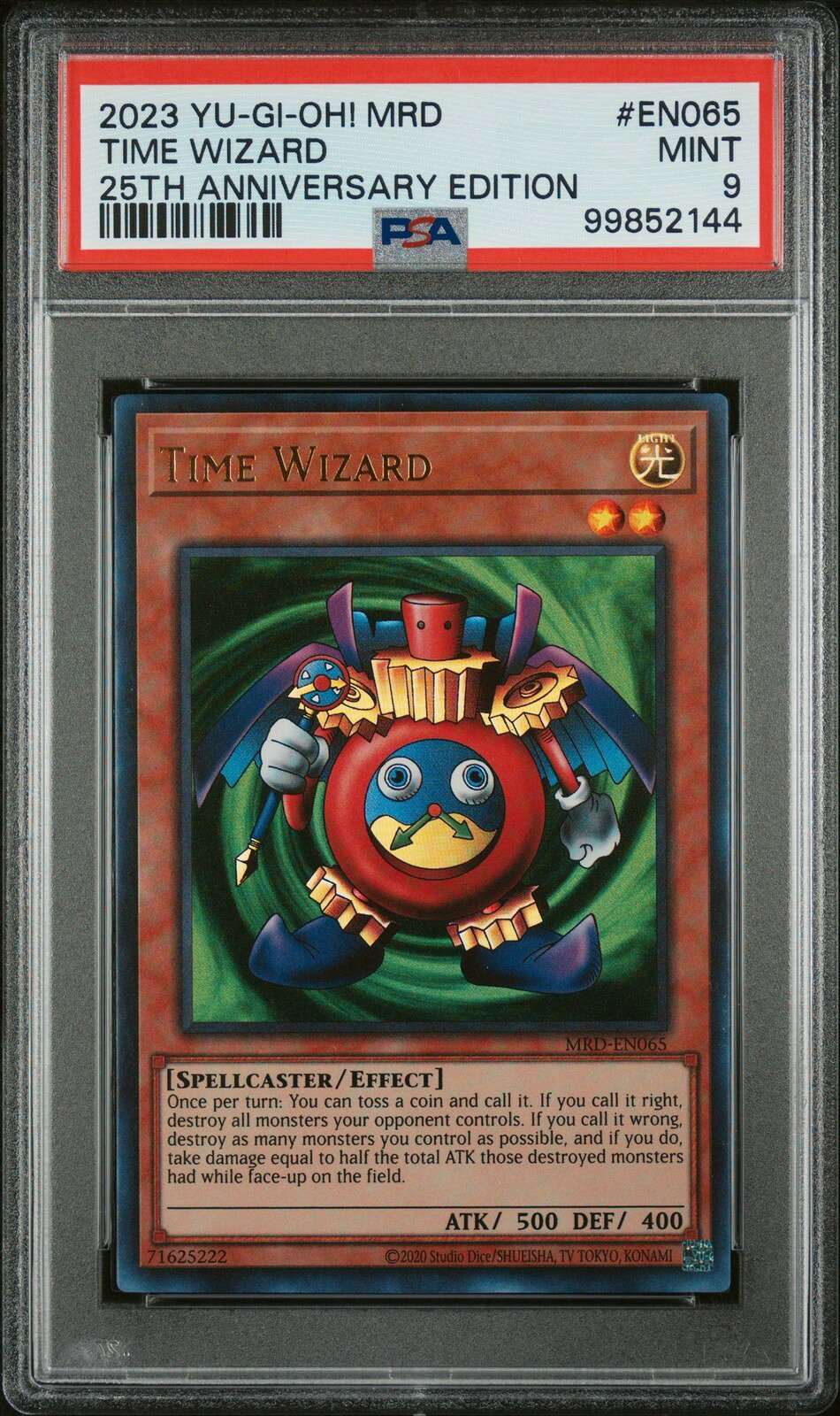 PRODUCT DETAILS 【商品情報】・鑑定機関：PSA・グレード：9・カード名（キャラクター）：Time Wizard・年式・シリーズ（セット名）：2023 Metal Raiders 25th Anniversary Edition・カード番号：#EN065・種別：なし・シリアル：なし【コンディション】・第三者鑑定機関PSAにより鑑定・スラブ封入された現品です。・状態はPSAのグレード表記に準じます。・スラブは未開封のまま発送します。・鑑定番号はPSA公式サイトで照合可能です。【ご注意】・本商品は海外直輸入中古品です。・海外倉庫からのお取り寄せのため、発送までに数日〜2〜3週間程度かかる場合があります。・1点限りの商品です。ご注文後に万一入手できない場合はキャンセル・返金とさせていただきます。・鑑定済みスラブ品のため、返品・返金保証の対象外（現状品）となります。 ■ 商品について 海外輸入品（説明書は英語表記の場合あり） ■ ご注意 ・掲載画像は実物に近い色味になるよう調整しておりますが、ご利用の環境により差異が生じる場合があります。・複数店舗で在庫を共有しているため、ご注文後に在庫切れとなる場合がございます。 ■ 納期について お届けの目安を必ずご確認ください。 海外正規ルート仕入れ品 海外ブランド ▼ 海外正規ブランド店 正規代理店 ▼ 当 店 ※本商品は並行輸入品です 製造元は正規品と同一のブランド・メーカーです。当店では海外正規ルートより仕入れた商品を取り扱っております。流通ルートが異なるのみで、商品自体に違いはございません。 ── 当店の商品について ── 正規品のみ取り扱い 海外正規店・正規代理店から商品を直接仕入れ、国内に輸入して販売しております。 日本未入荷・海外限定モデルも多数 日本未入荷・海外限定モデルも多数取り扱っております。サイズ・カラー違いや海外限定で販売された製品など、日本では手に入りにくいアイテムをお届けいたします。 お求めやすい価格の理由 海外市場での価格差や流通ルートの違いにより、国内販売価格よりお求めやすくなっております。品質はそのままに、よりお手頃な価格でお届けいたします。 安心保証 ご使用前に万が一、製品に不具合がございました場合は、交換または商品代金のご返金にて対応させていただきます。商品到着後5日以内にご連絡ください。 ご注意 海外からの輸入品となります。海外輸送のため、外箱に軽微なスレ等がある場合がございますが、商品本体には影響ございません。 ※在庫状況は仕入先の在庫情報をもとに出来る限り正確に表示しておりますが、取寄せ商品のため、タイミングによりご注文後に欠品・キャンセルとなる場合がございます。 お探しの商品がございましたら、お気軽にご相談ください。
