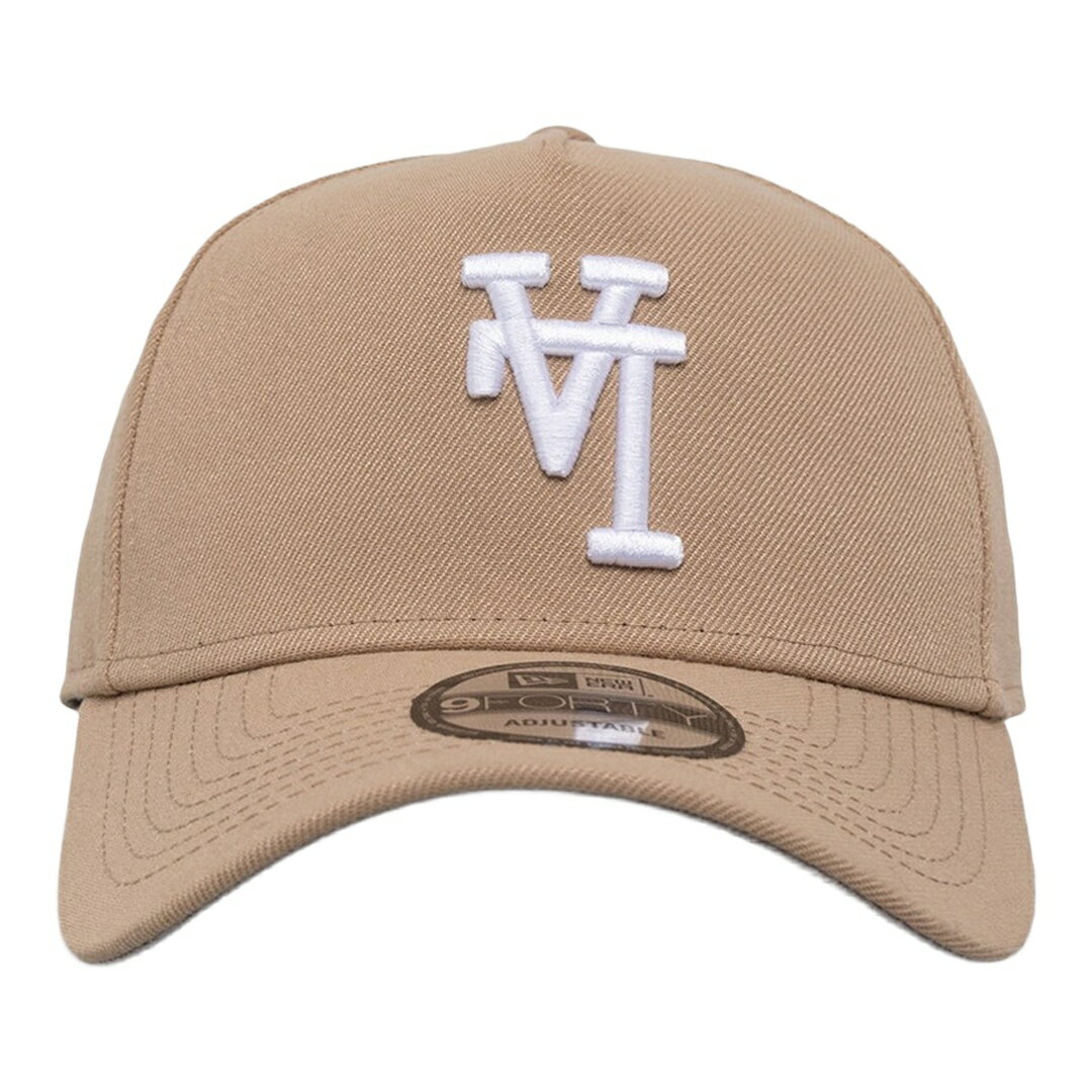 PRODUCT DETAILS New Era ロサンゼルス ドジャース Upside Down 9FORTY A-Frame スナップバック キャップ キャメル MLB 帽子【商品仕様】・ ブランド：New Era・ チーム：ロサンゼルス・ドジャース・ カラー：キャメル・ モデル：9FORTY A-Frame・ 種別：スナップバックキャップ【特徴】・ フロントの2パネルを1つにまとめた、独特のハイプロファイルな形状のA-Frameモデルです。・ ドジャースのロゴを逆さまに刺繍した「Upside Down」デザインを採用しています。・ 後部のスナップバックによりサイズ調整が可能なアジャスタブル仕様です。・ あらかじめ曲げられたバイザー（つば）を備えた5パネル構造のシルエットです。・ フロントには立体的なロゴ刺繍のディテールが施されています。【サイズ展開】・フリー※海外正規品の並行輸入です。※モニターにより色味が異なって見える場合があります。 ■ 商品について 海外輸入品（説明書は英語表記の場合あり） ■ ご注意 ・掲載画像は実物に近い色味になるよう調整しておりますが、ご利用の環境により差異が生じる場合があります。・複数店舗で在庫を共有しているため、ご注文後に在庫切れとなる場合がございます。 ■ 納期について お届けの目安を必ずご確認ください。 海外正規ルート仕入れ品 海外ブランド ▼ 海外正規ブランド店 正規代理店 ▼ 当 店 ※本商品は並行輸入品です 製造元は正規品と同一のブランド・メーカーです。当店では海外正規ルートより仕入れた商品を取り扱っております。流通ルートが異なるのみで、商品自体に違いはございません。 ── 当店の商品について ── 正規品のみ取り扱い 海外正規店・正規代理店から商品を直接仕入れ、国内に輸入して販売しております。 日本未入荷・海外限定モデルも多数 日本未入荷・海外限定モデルも多数取り扱っております。サイズ・カラー違いや海外限定で販売された製品など、日本では手に入りにくいアイテムをお届けいたします。 お求めやすい価格の理由 海外市場での価格差や流通ルートの違いにより、国内販売価格よりお求めやすくなっております。品質はそのままに、よりお手頃な価格でお届けいたします。 安心保証 ご使用前に万が一、製品に不具合がございました場合は、交換または商品代金のご返金にて対応させていただきます。商品到着後5日以内にご連絡ください。 ご注意 海外からの輸入品となります。海外輸送のため、外箱に軽微なスレ等がある場合がございますが、商品本体には影響ございません。 ※在庫状況は仕入先の在庫情報をもとに出来る限り正確に表示しておりますが、取寄せ商品のため、タイミングによりご注文後に欠品・キャンセルとなる場合がございます。 お探しの商品がございましたら、お気軽にご相談ください。