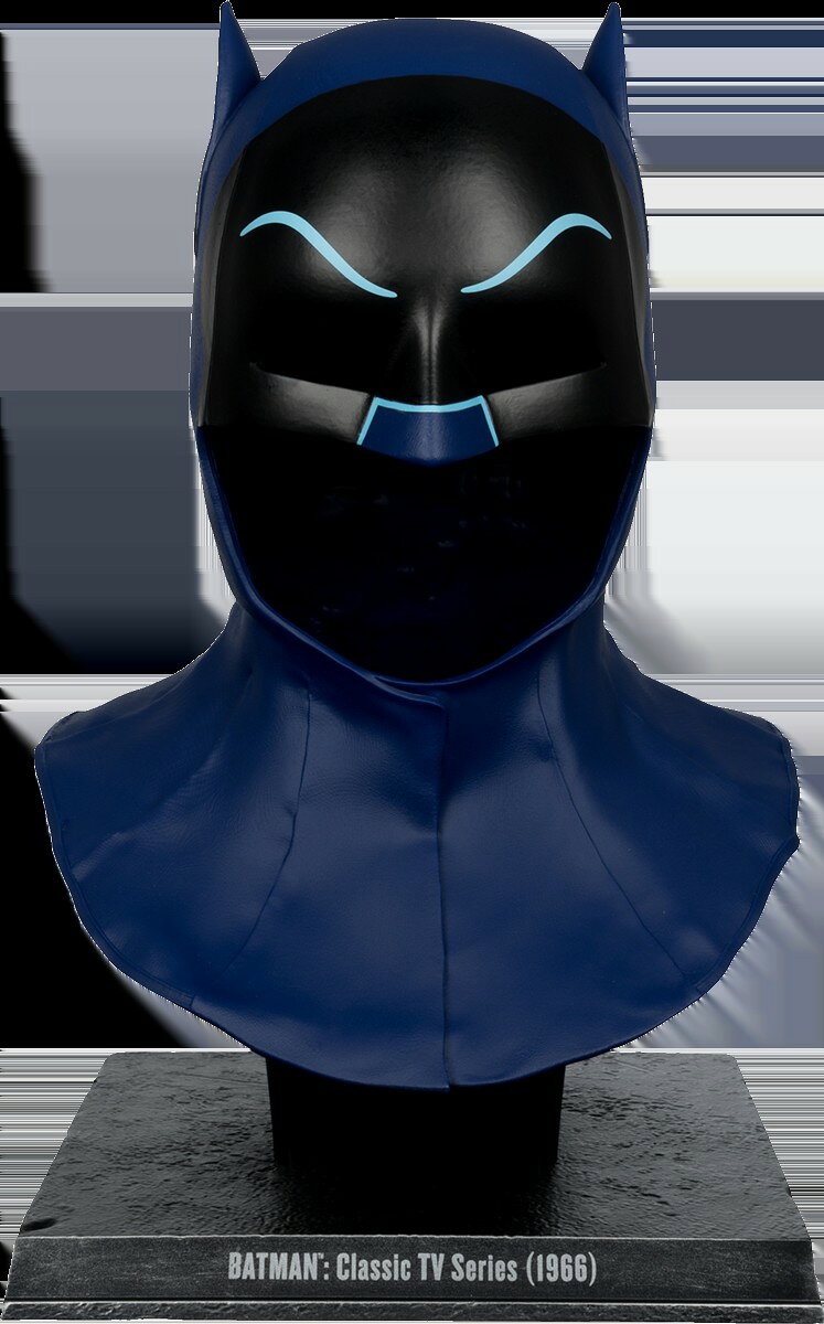 PRODUCT DETAILS バットマン (1966年 TVシリーズ) バットマン カウル プロップレプリカ 1/1スケール【商品仕様】・ アイテム種別：プロップレプリカ・ 作品名：バットマン (1966年 TVシリーズ)・ キャラクター名：バットマン・ メーカー：DC Direct・ スケール：1/1スケール・ サイズ：全高約53cm（台座含む）・ 付属品：専用ディスプレイスタンド【特徴】・ 1966年放送のTVシリーズでアダム・ウェストが着用したバットマンのマスクを、原寸大の1/1スケールで再現。・ 特徴的な形状の頭部カウルを、劇中のイメージに基づき精密に立体化。・ 台座を含む全高は約53cmにおよぶ迫力のライフサイズ仕様。・ コレクションとしてそのまま展示可能な専用のディスプレイスタンドが付属。 ■ 商品について 海外輸入品（説明書は英語表記の場合あり） ■ ご注意 ・掲載画像は実物に近い色味になるよう調整しておりますが、ご利用の環境により差異が生じる場合があります。・複数店舗で在庫を共有しているため、ご注文後に在庫切れとなる場合がございます。 ■ 納期について お届けの目安を必ずご確認ください。 海外正規ルート仕入れ品 海外ブランド ▼ 海外正規ブランド店 正規代理店 ▼ 当 店 ※本商品は並行輸入品です 製造元は正規品と同一のブランド・メーカーです。当店では海外正規ルートより仕入れた商品を取り扱っております。流通ルートが異なるのみで、商品自体に違いはございません。 ── 当店の商品について ── 正規品のみ取り扱い 海外正規店・正規代理店から商品を直接仕入れ、国内に輸入して販売しております。 日本未入荷・海外限定モデルも多数 日本未入荷・海外限定モデルも多数取り扱っております。サイズ・カラー違いや海外限定で販売された製品など、日本では手に入りにくいアイテムをお届けいたします。 お求めやすい価格の理由 海外市場での価格差や流通ルートの違いにより、国内販売価格よりお求めやすくなっております。品質はそのままに、よりお手頃な価格でお届けいたします。 安心保証 ご使用前に万が一、製品に不具合がございました場合は、交換または商品代金のご返金にて対応させていただきます。商品到着後5日以内にご連絡ください。 ご注意 海外からの輸入品となります。海外輸送のため、外箱に軽微なスレ等がある場合がございますが、商品本体には影響ございません。 ※在庫状況は仕入先の在庫情報をもとに出来る限り正確に表示しておりますが、取寄せ商品のため、タイミングによりご注文後に欠品・キャンセルとなる場合がございます。 お探しの商品がございましたら、お気軽にご相談ください。
