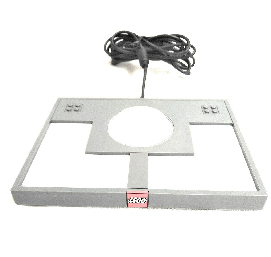 PRODUCT DETAILS 【商品情報】・商品名：Lego Dimensions Replacement Portal Base (61481) - Xbox One・対応機種：Xbox One（Xbox One）・仕様：北米版（NTSC-U/C）・言語：英語【コンディション】・新品未開封の海外直輸入品です。・パッケージに輸送によるスレ・小傷がある場合があります。 ■ 北米版ゲームについてのご注意（必ずお読みください） 【北米版 ゲームについてのご注意】こちらの商品は、北米版（海外仕様）のゲームソフトです。・Xbox One（Xbox One）本体はリージョンフリーのため、日本国内の本体でもプレイいただけます。・ゲーム内の表示および音声は、基本的に英語です。日本語には対応していない場合があります。・オンライン機能・ダウンロードコンテンツ等は、アカウントの地域により利用できない場合があります。・海外版であることを理由とした返品・交換はお受けできません。 ■ ご注意 ・掲載画像は実物に近い色味になるよう調整しておりますが、ご利用の環境により差異が生じる場合があります。・複数店舗で在庫を共有しているため、ご注文後に在庫切れとなる場合がございます。・海外倉庫からのお取り寄せのため、発送までに数日〜2〜3週間程度かかる場合があります。 ■ 納期についてお届けの目安を必ずご確認ください。 ご注意 海外からの輸入品となります。海外輸送のため、外箱に軽微なスレ等がある場合がございますが、商品本体には影響ございません。 ※在庫状況は仕入先の在庫情報をもとに出来る限り正確に表示しておりますが、取寄せ商品のため、タイミングによりご注文後に欠品・キャンセルとなる場合がございます。