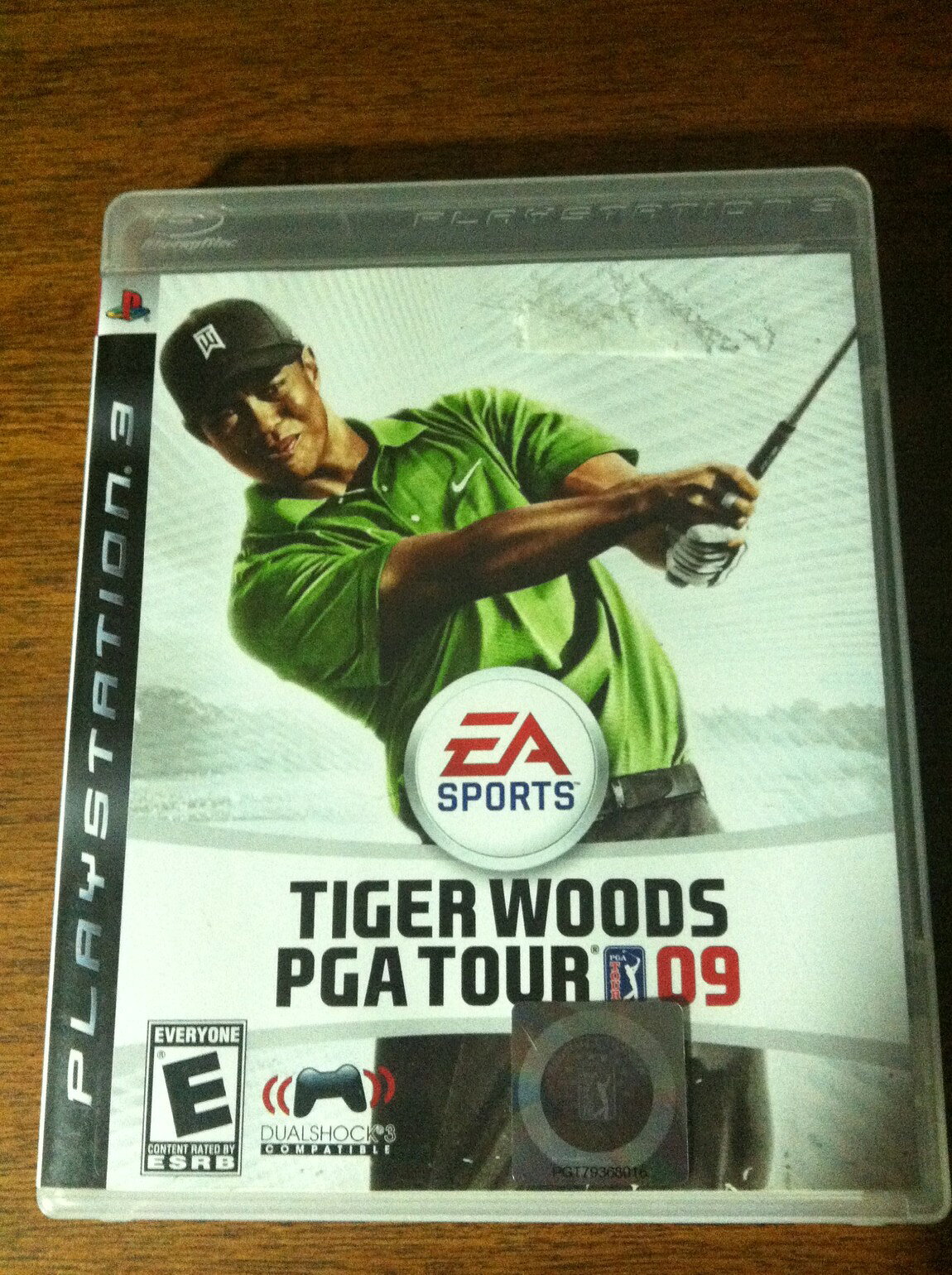 PRODUCT DETAILS 【商品情報】・商品名：Tiger Woods PGA Tour 09・対応機種：PlayStation 3（PS3）・仕様：北米版（NTSC-U/C）・言語：英語【コンディション】・海外直輸入品です。・パッケージに輸送によるスレ・小傷がある場合があります。 ■ 北米版ゲームについてのご注意（必ずお読みください） 【北米版 ゲームについてのご注意】こちらの商品は、北米版（海外仕様）のゲームソフトです。・PS3のゲームディスクはリージョンフリーのため、日本国内のPS3本体でもプレイいただけます。・ゲーム内の表示および音声は英語です。日本語には対応しておりません。・追加コンテンツ（DLC）やオンライン機能のご利用には、北米（海外）アカウントが必要となる場合があります。・一部のタイトルでは、お手持ちの本体・環境により正常に動作しない場合があります。・海外版であることを理由とした返品・交換はお受けできません。 ■ ご注意 ・掲載画像は実物に近い色味になるよう調整しておりますが、ご利用の環境により差異が生じる場合があります。・複数店舗で在庫を共有しているため、ご注文後に在庫切れとなる場合がございます。・海外倉庫からのお取り寄せのため、発送までに数日〜2〜3週間程度かかる場合があります。 ■ 納期についてお届けの目安を必ずご確認ください。 ご注意 海外からの輸入品となります。海外輸送のため、外箱に軽微なスレ等がある場合がございますが、商品本体には影響ございません。 ※在庫状況は仕入先の在庫情報をもとに出来る限り正確に表示しておりますが、取寄せ商品のため、タイミングによりご注文後に欠品・キャンセルとなる場合がございます。