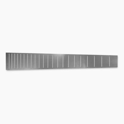 PRODUCT DETAILS Allparts Gldo フレットボードガード フレット作業用 ベース リペア工具 34インチ 22フレット 0.3mm厚 WS047【商品仕様】・ ブランド：Allparts (Gldo)・ 型番：WS047・ 品目：フレットボードガード（指板保護プレート）・ 用途：フレット作業時の指板保護・ 対応楽器：34インチ（約863.6mm）スケール ベース・ サイズ：厚さ 0.3mm・ 仕様：22フレット用スロット・ 材質：硬化バネ鋼【特徴】・ フレットの擦り合わせや研磨などの作業時に、指板全体を覆って保護するためのガードです。・ 34インチスケールのベースに合わせて22箇所のフレットスロットが精密にレーザーカットされています。・ 0.3mm厚の硬化バネ鋼を採用しており、耐久性と作業性を両立しています。【ご注意】・ 米国仕様の製品です。インチ規格のサイズ・番手表記の場合があります。・ 工具の使用には楽器リペアの知識が必要です。作業による楽器の損傷について当店は責任を負いかねます。 ■ 商品について 海外輸入品（説明書は英語表記の場合あり） ■ ご注意 ・掲載画像は実物に近い色味になるよう調整しておりますが、ご利用の環境により差異が生じる場合があります。・複数店舗で在庫を共有しているため、ご注文後に在庫切れとなる場合がございます。 ■ 納期について お届けの目安を必ずご確認ください。 海外正規ルート仕入れ品 海外ブランド ▼ 海外正規ブランド店 正規代理店 ▼ 当 店 ※本商品は並行輸入品です 製造元は正規品と同一のブランド・メーカーです。当店では海外正規ルートより仕入れた商品を取り扱っております。流通ルートが異なるのみで、商品自体に違いはございません。 ── 当店の商品について ── 正規品のみ取り扱い 海外正規店・正規代理店から商品を直接仕入れ、国内に輸入して販売しております。 日本未入荷・海外限定モデルも多数 日本未入荷・海外限定モデルも多数取り扱っております。サイズ・カラー違いや海外限定で販売された製品など、日本では手に入りにくいアイテムをお届けいたします。 お求めやすい価格の理由 海外市場での価格差や流通ルートの違いにより、国内販売価格よりお求めやすくなっております。品質はそのままに、よりお手頃な価格でお届けいたします。 安心保証 ご使用前に万が一、製品に不具合がございました場合は、交換または商品代金のご返金にて対応させていただきます。商品到着後5日以内にご連絡ください。 ご注意 海外からの輸入品となります。海外輸送のため、外箱に軽微なスレ等がある場合がございますが、商品本体には影響ございません。 ※在庫状況は仕入先の在庫情報をもとに出来る限り正確に表示しておりますが、取寄せ商品のため、タイミングによりご注文後に欠品・キャンセルとなる場合がございます。 お探しの商品がございましたら、お気軽にご相談ください。
