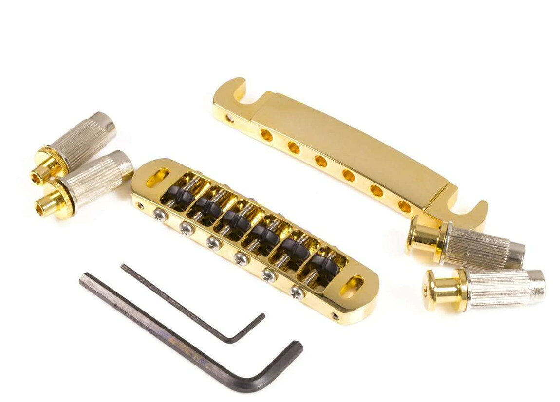 PRODUCT DETAILS Hipshot Tone-a-Matic ギター用 ブリッジ テールピース セット チューンオーマチック ゴールド【商品仕様】・ ブランド：Hipshot・ 型番：Tone-a-Matic・ 品目：ギター用ブリッジ・テールピースセット・ 形状：チューンオーマチックタイプ・ 対応モデル：レスポール等のTune-o-matic搭載モデル・ カラー：ゴールド【特徴】・ ブリッジ本体とテールピースがセットになったパッケージです。・ ポストピッチの調整範囲が広く、ミリサイズおよびインチサイズの多くのモデルに適合する設計です。・ サドルの可動範囲を広く確保しており、正確なオクターブ調整が可能です。【ご注意】・ 取り付けには加工・配線作業が必要な場合があります。お手持ちの楽器との適合（弦数・サイズ・取付穴位置）をご確認のうえご注文ください。・ アクティブタイプのピックアップは9V電池が必要です（電池は付属しない場合があります）。 ■ 商品について 海外輸入品（説明書は英語表記の場合あり） ■ ご注意 ・掲載画像は実物に近い色味になるよう調整しておりますが、ご利用の環境により差異が生じる場合があります。・複数店舗で在庫を共有しているため、ご注文後に在庫切れとなる場合がございます。 ■ 納期について お届けの目安を必ずご確認ください。 海外正規ルート仕入れ品 海外ブランド ▼ 海外正規ブランド店 正規代理店 ▼ 当 店 ※本商品は並行輸入品です 製造元は正規品と同一のブランド・メーカーです。当店では海外正規ルートより仕入れた商品を取り扱っております。流通ルートが異なるのみで、商品自体に違いはございません。 ── 当店の商品について ── 正規品のみ取り扱い 海外正規店・正規代理店から商品を直接仕入れ、国内に輸入して販売しております。 日本未入荷・海外限定モデルも多数 日本未入荷・海外限定モデルも多数取り扱っております。サイズ・カラー違いや海外限定で販売された製品など、日本では手に入りにくいアイテムをお届けいたします。 お求めやすい価格の理由 海外市場での価格差や流通ルートの違いにより、国内販売価格よりお求めやすくなっております。品質はそのままに、よりお手頃な価格でお届けいたします。 安心保証 ご使用前に万が一、製品に不具合がございました場合は、交換または商品代金のご返金にて対応させていただきます。商品到着後5日以内にご連絡ください。 ご注意 海外からの輸入品となります。海外輸送のため、外箱に軽微なスレ等がある場合がございますが、商品本体には影響ございません。 ※在庫状況は仕入先の在庫情報をもとに出来る限り正確に表示しておりますが、取寄せ商品のため、タイミングによりご注文後に欠品・キャンセルとなる場合がございます。 お探しの商品がございましたら、お気軽にご相談ください。