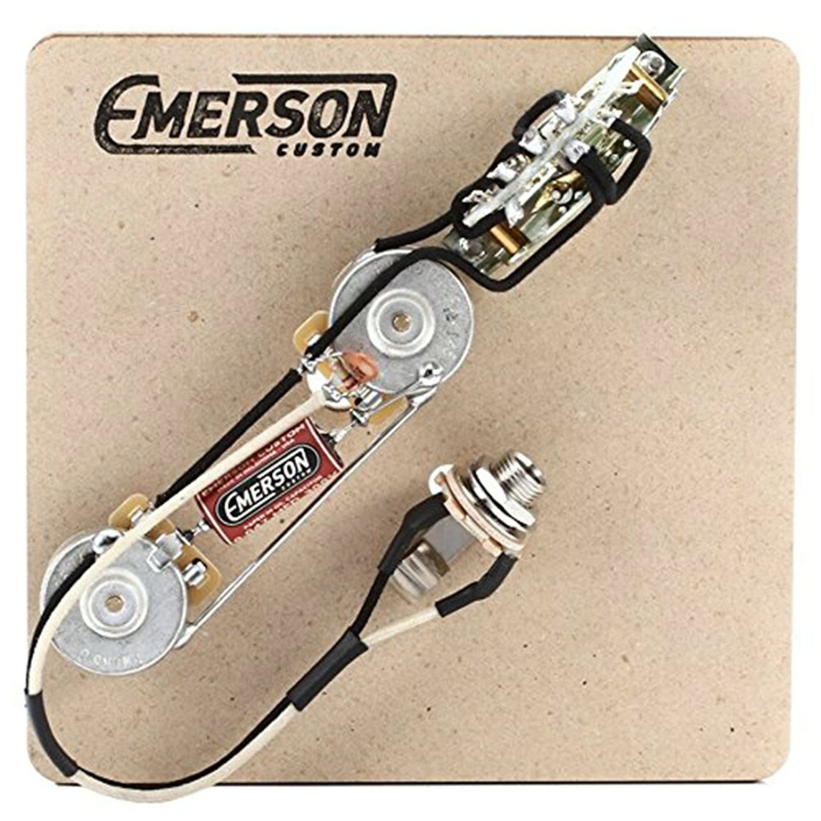 PRODUCT DETAILS Emerson Custom 4-Way Prewired Kit for Telecaster ギター用 配線済みキット 4-Wayスイッチ テレキャスター対応 250kポット【商品仕様】・ ブランド：Emerson Custom・ 品目：ギター用配線済みキット（電装パーツ）・ 対応モデル：テレキャスタータイプ・ ポット：Emerson Pro 250K ポット ×2（許容誤差±8％）・ スイッチ：Oak Grigsby 4-way スイッチ・ コンデンサ：Emerson Custom Paper in Oil Capacitor・ ジャック：Switchcraft製アウトレットジャック・ その他仕様：トレブル・ブリード・モッド（スムーステーパーボリューム）搭載【特徴】・ 4-wayスイッチにより、通常の3ポジションに加えて、ネックとブリッジ・ピックアップの直列接続（シリーズ配線）を選択可能です。・ 各パーツはあらかじめ配線・はんだ付けが施されており、最小限の工程で楽器への組み込みが可能です。・ 搭載されているEmerson Proポットは自社で計測され、±8％という厳格な許容誤差の範囲内に収まるよう選別されています。・ ボリュームを絞った際の音のこもり（高域の減衰）を防ぐトレブル・ブリード回路が標準で組み込まれています。【ご注意】・ 取り付けには加工・配線作業が必要な場合があります。お手持ちの楽器との適合（弦数・サイズ・取付穴位置）をご確認のうえご注文ください。・ アクティブタイプのピックアップは9V電池が必要です（電池は付属しない場合があります）。 ■ 商品について 海外輸入品（説明書は英語表記の場合あり） ■ ご注意 ・掲載画像は実物に近い色味になるよう調整しておりますが、ご利用の環境により差異が生じる場合があります。・複数店舗で在庫を共有しているため、ご注文後に在庫切れとなる場合がございます。 ■ 納期について お届けの目安を必ずご確認ください。 海外正規ルート仕入れ品 海外ブランド ▼ 海外正規ブランド店 正規代理店 ▼ 当 店 ※本商品は並行輸入品です 製造元は正規品と同一のブランド・メーカーです。当店では海外正規ルートより仕入れた商品を取り扱っております。流通ルートが異なるのみで、商品自体に違いはございません。 ── 当店の商品について ── 正規品のみ取り扱い 海外正規店・正規代理店から商品を直接仕入れ、国内に輸入して販売しております。 日本未入荷・海外限定モデルも多数 日本未入荷・海外限定モデルも多数取り扱っております。サイズ・カラー違いや海外限定で販売された製品など、日本では手に入りにくいアイテムをお届けいたします。 お求めやすい価格の理由 海外市場での価格差や流通ルートの違いにより、国内販売価格よりお求めやすくなっております。品質はそのままに、よりお手頃な価格でお届けいたします。 安心保証 ご使用前に万が一、製品に不具合がございました場合は、交換または商品代金のご返金にて対応させていただきます。商品到着後5日以内にご連絡ください。 ご注意 海外からの輸入品となります。海外輸送のため、外箱に軽微なスレ等がある場合がございますが、商品本体には影響ございません。 ※在庫状況は仕入先の在庫情報をもとに出来る限り正確に表示しておりますが、取寄せ商品のため、タイミングによりご注文後に欠品・キャンセルとなる場合がございます。 お探しの商品がございましたら、お気軽にご相談ください。