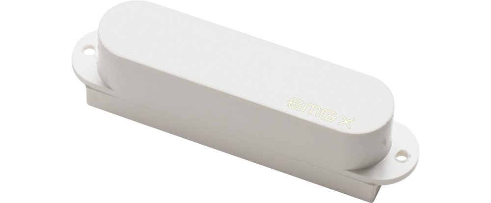 PRODUCT DETAILS EMG SAX ギター用 ピックアップ シングルコイル ストラトキャスター アクティブ ホワイト【商品仕様】・ ブランド：EMG・ 型番：SAX・ 品目：ギター用ピックアップ・ 形状：シングルコイル・ アクティブ/パッシブ：アクティブ・ マグネット：アルニコV・ 対応モデル：ストラトキャスタータイプ・ カラー：ホワイト【特徴】・ 新設計のプリアンプを搭載し、ヘッドルームを拡大することで有機的でオープンなトーンとクリアなレスポンスを実現しています。・ アルニコVのバーマグネットを採用しており、弦のベンド（チョーキング）時にもバランスの取れた出力を維持します。・ 豊かで深みのある低音域とブライトな高音域を併せ持つ、ノイズレスなヴィンテージ・シングルコイルサウンドを提供します。【ご注意】・ 取り付けには加工・配線作業が必要な場合があります。お手持ちの楽器との適合（弦数・サイズ・取付穴位置）をご確認のうえご注文ください。・ アクティブタイプのピックアップは9V電池が必要です（電池は付属しない場合があります）。 ■ 商品について 海外輸入品（説明書は英語表記の場合あり） ■ ご注意 ・掲載画像は実物に近い色味になるよう調整しておりますが、ご利用の環境により差異が生じる場合があります。・複数店舗で在庫を共有しているため、ご注文後に在庫切れとなる場合がございます。 ■ 納期について お届けの目安を必ずご確認ください。 海外正規ルート仕入れ品 海外ブランド ▼ 海外正規ブランド店 正規代理店 ▼ 当 店 ※本商品は並行輸入品です 製造元は正規品と同一のブランド・メーカーです。当店では海外正規ルートより仕入れた商品を取り扱っております。流通ルートが異なるのみで、商品自体に違いはございません。 ── 当店の商品について ── 正規品のみ取り扱い 海外正規店・正規代理店から商品を直接仕入れ、国内に輸入して販売しております。 日本未入荷・海外限定モデルも多数 日本未入荷・海外限定モデルも多数取り扱っております。サイズ・カラー違いや海外限定で販売された製品など、日本では手に入りにくいアイテムをお届けいたします。 お求めやすい価格の理由 海外市場での価格差や流通ルートの違いにより、国内販売価格よりお求めやすくなっております。品質はそのままに、よりお手頃な価格でお届けいたします。 安心保証 ご使用前に万が一、製品に不具合がございました場合は、交換または商品代金のご返金にて対応させていただきます。商品到着後5日以内にご連絡ください。 ご注意 海外からの輸入品となります。海外輸送のため、外箱に軽微なスレ等がある場合がございますが、商品本体には影響ございません。 ※在庫状況は仕入先の在庫情報をもとに出来る限り正確に表示しておりますが、取寄せ商品のため、タイミングによりご注文後に欠品・キャンセルとなる場合がございます。 お探しの商品がございましたら、お気軽にご相談ください。