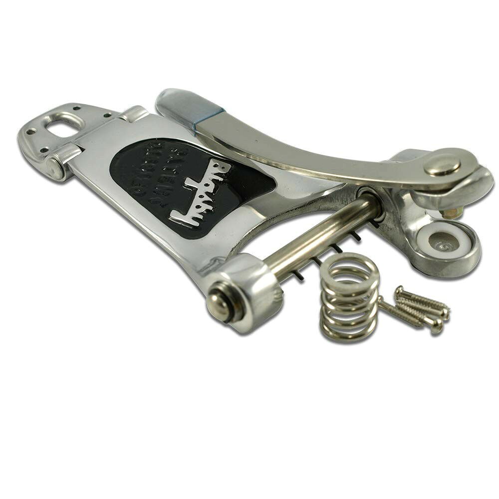PRODUCT DETAILS Bigsby B3 USA ギター用 トレモロ テールピース レフティ 左利き用 薄型ホロウ/セミホロウボディ用 カジノ/デュオジェット等 クローム【商品仕様】・ ブランド：Bigsby・ 型番：B3 USA Left-Hand・ 品目：トレモロ/テールピース・ 対応：ギター用・ 向き：レフティ（左利き用）・ 対応ボディ：薄型ホロウボディ、セミホロウボディ・ 対応モデル例：Epiphone Casino, Gretsch Duo Jet 等・ カラー：クローム・ 製造国：USA・ 備考：ブリッジは付属しません【特徴】・ 米国で製造されたBigsby B3トレモロ・アッセンブリーです。・ 左利き用の仕様で、薄型のフルアコースティックやセミアコースティックギターに適した設計です。・ Epiphone CasinoやGretsch Duo Jetなどの代表的なモデルに対応しています。【ご注意】・ 取り付けには加工・配線作業が必要な場合があります。お手持ちの楽器との適合（弦数・サイズ・取付穴位置）をご確認のうえご注文ください。・ アクティブタイプのピックアップは9V電池が必要です（電池は付属しない場合があります）。 ■ 商品について 海外輸入品（説明書は英語表記の場合あり） ■ ご注意 ・掲載画像は実物に近い色味になるよう調整しておりますが、ご利用の環境により差異が生じる場合があります。・複数店舗で在庫を共有しているため、ご注文後に在庫切れとなる場合がございます。 ■ 納期について お届けの目安を必ずご確認ください。 海外正規ルート仕入れ品 海外ブランド ▼ 海外正規ブランド店 正規代理店 ▼ 当 店 ※本商品は並行輸入品です 製造元は正規品と同一のブランド・メーカーです。当店では海外正規ルートより仕入れた商品を取り扱っております。流通ルートが異なるのみで、商品自体に違いはございません。 ── 当店の商品について ── 正規品のみ取り扱い 海外正規店・正規代理店から商品を直接仕入れ、国内に輸入して販売しております。 日本未入荷・海外限定モデルも多数 日本未入荷・海外限定モデルも多数取り扱っております。サイズ・カラー違いや海外限定で販売された製品など、日本では手に入りにくいアイテムをお届けいたします。 お求めやすい価格の理由 海外市場での価格差や流通ルートの違いにより、国内販売価格よりお求めやすくなっております。品質はそのままに、よりお手頃な価格でお届けいたします。 安心保証 ご使用前に万が一、製品に不具合がございました場合は、交換または商品代金のご返金にて対応させていただきます。商品到着後5日以内にご連絡ください。 ご注意 海外からの輸入品となります。海外輸送のため、外箱に軽微なスレ等がある場合がございますが、商品本体には影響ございません。 ※在庫状況は仕入先の在庫情報をもとに出来る限り正確に表示しておりますが、取寄せ商品のため、タイミングによりご注文後に欠品・キャンセルとなる場合がございます。 お探しの商品がございましたら、お気軽にご相談ください。
