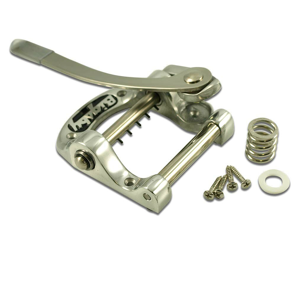 PRODUCT DETAILS Bigsby B5 USA ギター用 トレモロ テールピース レフトハンド SG レスポールスペシャル テレキャスター クローム【商品仕様】・ ブランド：Bigsby・ 型番：B5 USA・ 品目：トレモロ / テールピース・ 向き：レフトハンド（左利き用）・ 対応モデル：Gibson SG、Gibson Les Paul Special、Rickenbacker 325、Fender Telecaster等のフラットトップ・ソリッドボディギター・ カラー：クローム・ 備考：ブリッジは付属しません【特徴】・ フラットトップのソリッドボディ・エレキギター向けに設計された米国製テールピースです。・ その形状から「Bigsby Horseshoe（ホースシュー）」の愛称でも知られています。・ 左利き（レフトハンド）仕様のモデルです。【ご注意】・ 取り付けには加工・配線作業が必要な場合があります。お手持ちの楽器との適合（弦数・サイズ・取付穴位置）をご確認のうえご注文ください。・ アクティブタイプのピックアップは9V電池が必要です（電池は付属しない場合があります）。 ■ 商品について 海外輸入品（説明書は英語表記の場合あり） ■ ご注意 ・掲載画像は実物に近い色味になるよう調整しておりますが、ご利用の環境により差異が生じる場合があります。・複数店舗で在庫を共有しているため、ご注文後に在庫切れとなる場合がございます。 ■ 納期について お届けの目安を必ずご確認ください。 海外正規ルート仕入れ品 海外ブランド ▼ 海外正規ブランド店 正規代理店 ▼ 当 店 ※本商品は並行輸入品です 製造元は正規品と同一のブランド・メーカーです。当店では海外正規ルートより仕入れた商品を取り扱っております。流通ルートが異なるのみで、商品自体に違いはございません。 ── 当店の商品について ── 正規品のみ取り扱い 海外正規店・正規代理店から商品を直接仕入れ、国内に輸入して販売しております。 日本未入荷・海外限定モデルも多数 日本未入荷・海外限定モデルも多数取り扱っております。サイズ・カラー違いや海外限定で販売された製品など、日本では手に入りにくいアイテムをお届けいたします。 お求めやすい価格の理由 海外市場での価格差や流通ルートの違いにより、国内販売価格よりお求めやすくなっております。品質はそのままに、よりお手頃な価格でお届けいたします。 安心保証 ご使用前に万が一、製品に不具合がございました場合は、交換または商品代金のご返金にて対応させていただきます。商品到着後5日以内にご連絡ください。 ご注意 海外からの輸入品となります。海外輸送のため、外箱に軽微なスレ等がある場合がございますが、商品本体には影響ございません。 ※在庫状況は仕入先の在庫情報をもとに出来る限り正確に表示しておりますが、取寄せ商品のため、タイミングによりご注文後に欠品・キャンセルとなる場合がございます。 お探しの商品がございましたら、お気軽にご相談ください。
