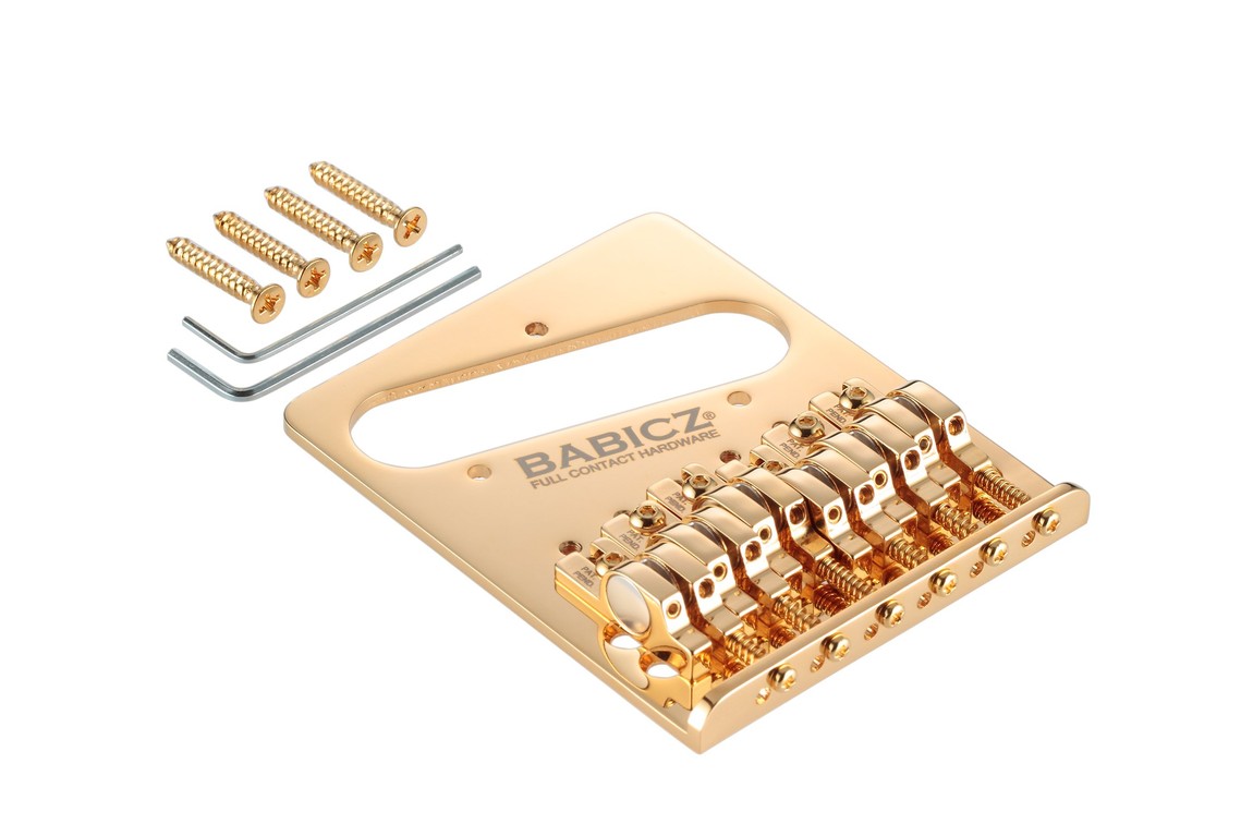 PRODUCT DETAILS Full Contact Hardware Telecaster Bridge ギター用 ブリッジ テレキャスター用 ゴールド【商品仕様】・ ブランド：Full Contact Hardware・ 品目：ブリッジ・ 対応モデル：フェンダー テレキャスター・ 取付方式：3点/4点マウント対応ユニバーサルホールマウントシステム・ カラー：ゴールド・ 付属品：取付ネジ、説明書、六角レンチ【特徴】・ フェンダー・テレキャスター用ブリッジのアップグレード用パーツです。・ 3ホールおよび4ホールの両方のマウント方式に対応するユニバーサルホールシステムを採用しています。・ 各サドルを固定し安定性を高める、個別のサドルハウジングロック機能を備えています。・ 弦ごとに独立したイントネーション調整が可能です。【ご注意】・ 取り付けには加工・配線作業が必要な場合があります。お手持ちの楽器との適合（弦数・サイズ・取付穴位置）をご確認 de のうえご注文ください。・ アクティブタイプのピックアップは9V電池が必要です（電池は付属しない場合があります）。 ■ 商品について 海外輸入品（説明書は英語表記の場合あり） ■ ご注意 ・掲載画像は実物に近い色味になるよう調整しておりますが、ご利用の環境により差異が生じる場合があります。・複数店舗で在庫を共有しているため、ご注文後に在庫切れとなる場合がございます。 ■ 納期について お届けの目安を必ずご確認ください。 海外正規ルート仕入れ品 海外ブランド ▼ 海外正規ブランド店 正規代理店 ▼ 当 店 ※本商品は並行輸入品です 製造元は正規品と同一のブランド・メーカーです。当店では海外正規ルートより仕入れた商品を取り扱っております。流通ルートが異なるのみで、商品自体に違いはございません。 ── 当店の商品について ── 正規品のみ取り扱い 海外正規店・正規代理店から商品を直接仕入れ、国内に輸入して販売しております。 日本未入荷・海外限定モデルも多数 日本未入荷・海外限定モデルも多数取り扱っております。サイズ・カラー違いや海外限定で販売された製品など、日本では手に入りにくいアイテムをお届けいたします。 お求めやすい価格の理由 海外市場での価格差や流通ルートの違いにより、国内販売価格よりお求めやすくなっております。品質はそのままに、よりお手頃な価格でお届けいたします。 安心保証 ご使用前に万が一、製品に不具合がございました場合は、交換または商品代金のご返金にて対応させていただきます。商品到着後5日以内にご連絡ください。 ご注意 海外からの輸入品となります。海外輸送のため、外箱に軽微なスレ等がある場合がございますが、商品本体には影響ございません。 ※在庫状況は仕入先の在庫情報をもとに出来る限り正確に表示しておりますが、取寄せ商品のため、タイミングによりご注文後に欠品・キャンセルとなる場合がございます。 お探しの商品がございましたら、お気軽にご相談ください。