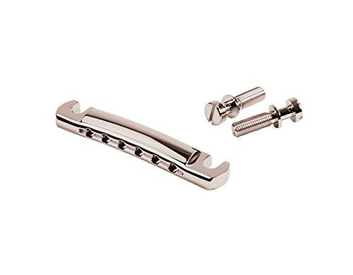 PRODUCT DETAILS Kluson USA Steel Stop Tailpiece ギター用 テイルピース スチール製 レスポール等 ニッケル【商品仕様】・ ブランド：Kluson USA・ 品目：ギター用 テイルピース・ 素材：スチール・ スタッド素材：スチール・ スタッドサイズ：5/16-24・ 製造国：アメリカ・ カラー：ニッケル・ 付属品：スチール製スタッド【特徴】・ 1950年代から60年代のオリジナルパーツを再現したヴィンテージスタイルのストップテールピースです。・ 5段階のメッキ工程を経て仕上げられています。・ アメリカ国内で製造されたスチール製のパーツです。【ご注意】・ 取り付けには加工・配線作業が必要な場合があります。お手持ちの楽器との適合（弦数・サイズ・取付穴位置）をご確認のうえご注文ください。・ アクティブタイプのピックアップは9V電池が必要です（電池は付属しない場合があります）。 ■ 商品について 海外輸入品（説明書は英語表記の場合あり） ■ ご注意 ・掲載画像は実物に近い色味になるよう調整しておりますが、ご利用の環境により差異が生じる場合があります。・複数店舗で在庫を共有しているため、ご注文後に在庫切れとなる場合がございます。 ■ 納期について お届けの目安を必ずご確認ください。 海外正規ルート仕入れ品 海外ブランド ▼ 海外正規ブランド店 正規代理店 ▼ 当 店 ※本商品は並行輸入品です 製造元は正規品と同一のブランド・メーカーです。当店では海外正規ルートより仕入れた商品を取り扱っております。流通ルートが異なるのみで、商品自体に違いはございません。 ── 当店の商品について ── 正規品のみ取り扱い 海外正規店・正規代理店から商品を直接仕入れ、国内に輸入して販売しております。 日本未入荷・海外限定モデルも多数 日本未入荷・海外限定モデルも多数取り扱っております。サイズ・カラー違いや海外限定で販売された製品など、日本では手に入りにくいアイテムをお届けいたします。 お求めやすい価格の理由 海外市場での価格差や流通ルートの違いにより、国内販売価格よりお求めやすくなっております。品質はそのままに、よりお手頃な価格でお届けいたします。 安心保証 ご使用前に万が一、製品に不具合がございました場合は、交換または商品代金のご返金にて対応させていただきます。商品到着後5日以内にご連絡ください。 ご注意 海外からの輸入品となります。海外輸送のため、外箱に軽微なスレ等がある場合がございますが、商品本体には影響ございません。 ※在庫状況は仕入先の在庫情報をもとに出来る限り正確に表示しておりますが、取寄せ商品のため、タイミングによりご注文後に欠品・キャンセルとなる場合がございます。 お探しの商品がございましたら、お気軽にご相談ください。