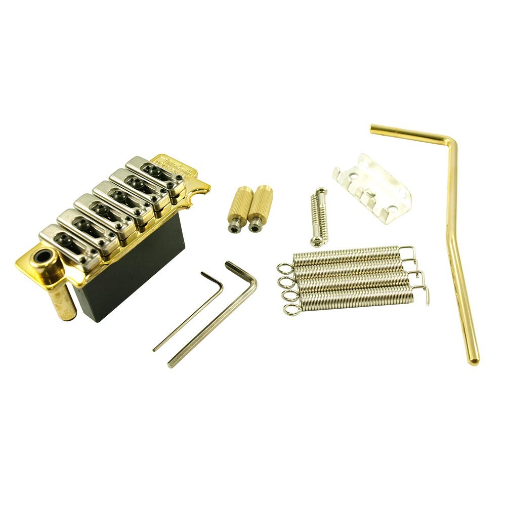 PRODUCT DETAILS Wilkinson IIK ギター用 トレモロ ブリッジ 2点支持 ナイフエッジ ゴールド【商品仕様】・ ブランド：Wilkinson・ 型番：IIK・ 品目：トレモロ・ブリッジ・ 取付タイプ：2点支持（2 Post）・ 構造：ナイフエッジ方式・ カラー：ゴールド【特徴】・ 滑らかなアクションを実現するスタッドアンカーを用いた2点支持方式を採用しています。・ 精度の高いナイフエッジ構造により、優れたアーミングのレスポンスと安定性を備えています。・ トレモロアームは抜き差しが容易なプッシュインタイプです。【ご注意】・ 取り付けには加工・配線作業が必要な場合があります。お手持ちの楽器との適合（弦数・サイズ・取付穴位置）をご確認のうえご注文ください。・ アクティブタイプのピックアップは9V電池が必要です（電池は付属しない場合があります）。 ■ 商品について 海外輸入品（説明書は英語表記の場合あり） ■ ご注意 ・掲載画像は実物に近い色味になるよう調整しておりますが、ご利用の環境により差異が生じる場合があります。・複数店舗で在庫を共有しているため、ご注文後に在庫切れとなる場合がございます。 ■ 納期について お届けの目安を必ずご確認ください。 海外正規ルート仕入れ品 海外ブランド ▼ 海外正規ブランド店 正規代理店 ▼ 当 店 ※本商品は並行輸入品です 製造元は正規品と同一のブランド・メーカーです。当店では海外正規ルートより仕入れた商品を取り扱っております。流通ルートが異なるのみで、商品自体に違いはございません。 ── 当店の商品について ── 正規品のみ取り扱い 海外正規店・正規代理店から商品を直接仕入れ、国内に輸入して販売しております。 日本未入荷・海外限定モデルも多数 日本未入荷・海外限定モデルも多数取り扱っております。サイズ・カラー違いや海外限定で販売された製品など、日本では手に入りにくいアイテムをお届けいたします。 お求めやすい価格の理由 海外市場での価格差や流通ルートの違いにより、国内販売価格よりお求めやすくなっております。品質はそのままに、よりお手頃な価格でお届けいたします。 安心保証 ご使用前に万が一、製品に不具合がございました場合は、交換または商品代金のご返金にて対応させていただきます。商品到着後5日以内にご連絡ください。 ご注意 海外からの輸入品となります。海外輸送のため、外箱に軽微なスレ等がある場合がございますが、商品本体には影響ございません。 ※在庫状況は仕入先の在庫情報をもとに出来る限り正確に表示しておりますが、取寄せ商品のため、タイミングによりご注文後に欠品・キャンセルとなる場合がございます。 お探しの商品がございましたら、お気軽にご相談ください。