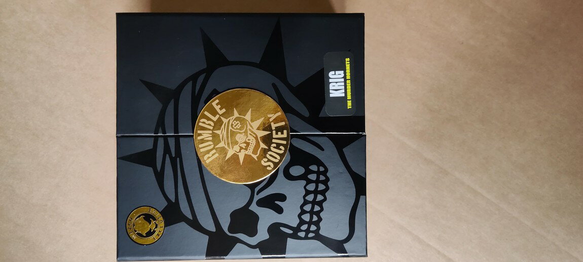 Mezco One:12 Collective Rumble Society KRIG Murder Hornet Edition アクションフィギュア 約17cm 英国限定