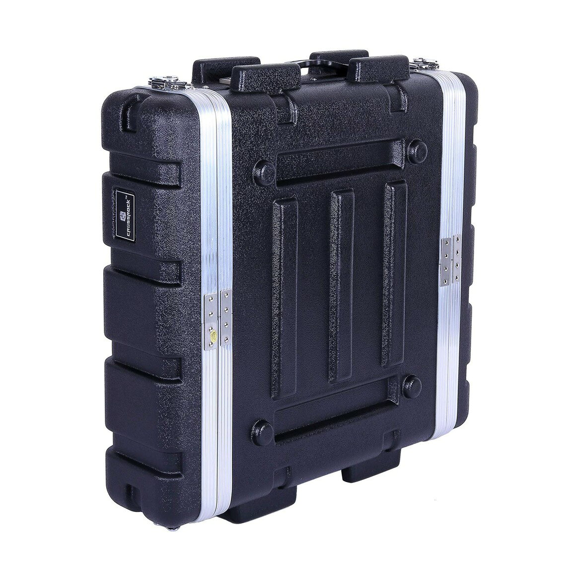 PRODUCT DETAILS クロスロック 2U ラックケース 19インチ ポリエチレン製 スタッカブル ハードケース ブラック【商品仕様】・ アイテム種別：ラックケース・ サイズ：2U・ 対応規格：19インチラック・ ラック奥行き：約48.9cm・ 素材：高密度ポリエチレン・ 重量：約3.6kg・ 付属品：取付用ネジ一式【特徴】・ スタッキングが可能な構造を採用しており、複数のケースを安定して積み重ねることができます。・ フロントおよびリアのカバーは取り外しが可能で、機材の操作や配線がスムーズに行えます。・ ケースの縁にガスケットシールを施しており、密閉性を高めた設計です。・ 耐衝撃性に優れた高密度ポリエチレン製のハードシェルと頑丈なツイストラッチを採用しています。・ 持ち運びに便利な2つのハンドルを側面に装備しています。 ■ 商品について 海外輸入品（説明書は英語表記の場合あり） ■ ご注意 ・掲載画像は実物に近い色味になるよう調整しておりますが、ご利用の環境により差異が生じる場合があります。・複数店舗で在庫を共有しているため、ご注文後に在庫切れとなる場合がございます。 ■ 納期について お届けの目安を必ずご確認ください。 海外正規ルート仕入れ品 海外ブランド ▼ 海外正規ブランド店 正規代理店 ▼ 当 店 ※本商品は並行輸入品です 製造元は正規品と同一のブランド・メーカーです。当店では海外正規ルートより仕入れた商品を取り扱っております。流通ルートが異なるのみで、商品自体に違いはございません。 ── 当店の商品について ── 正規品のみ取り扱い 海外正規店・正規代理店から商品を直接仕入れ、国内に輸入して販売しております。 日本未入荷・海外限定モデルも多数 日本未入荷・海外限定モデルも多数取り扱っております。サイズ・カラー違いや海外限定で販売された製品など、日本では手に入りにくいアイテムをお届けいたします。 お求めやすい価格の理由 海外市場での価格差や流通ルートの違いにより、国内販売価格よりお求めやすくなっております。品質はそのままに、よりお手頃な価格でお届けいたします。 安心保証 ご使用前に万が一、製品に不具合がございました場合は、交換または商品代金のご返金にて対応させていただきます。商品到着後5日以内にご連絡ください。 ご注意 海外からの輸入品となります。海外輸送のため、外箱に軽微なスレ等がある場合がございますが、商品本体には影響ございません。 ※在庫状況は仕入先の在庫情報をもとに出来る限り正確に表示しておりますが、取寄せ商品のため、タイミングによりご注文後に欠品・キャンセルとなる場合がございます。 お探しの商品がございましたら、お気軽にご相談ください。