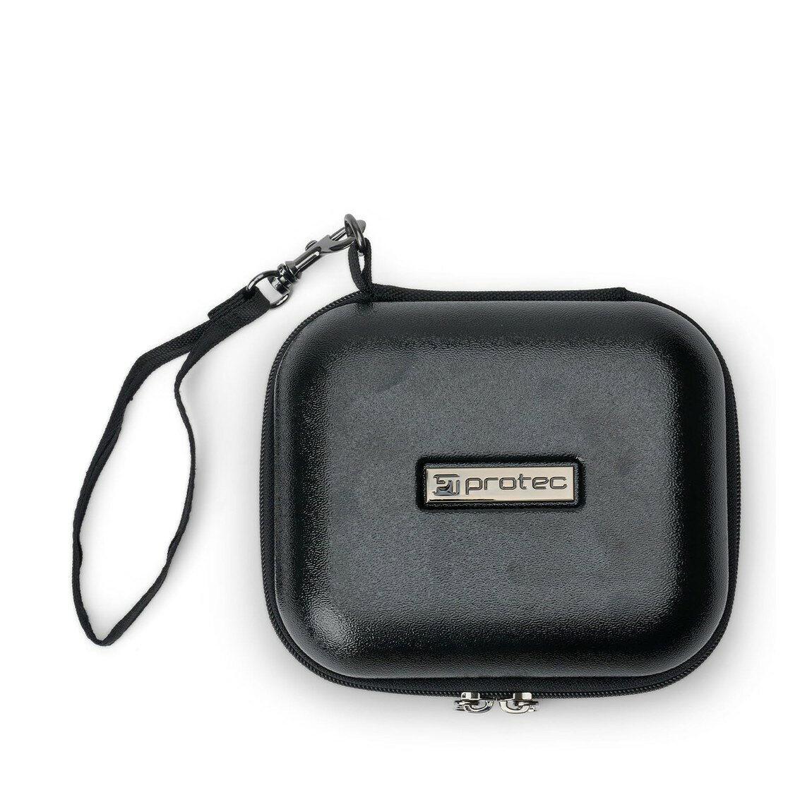 PRODUCT DETAILS Protec チューバ マウスピースケース 3本収納 ZIPシリーズ ABS樹脂製 ブラック【商品仕様】・ 対応楽器：チューバ マウスピース・ ケース種別：マウスピースケース（3本収納用）・ 外装素材：ABS樹脂・ 内装素材：フォーム材、ベルベット・ 付属仕様：取り外し可能リストストラップ、カスタムジッパー【特徴】・ 耐久性が高く、キズがつきにくいABS樹脂製シェルが外部の衝撃から保護します。・ 内部にはフォームを注入した保護構造を採用し、最大3本のマウスピースを収容可能です。・ 裏地にソフトなベルベット素材を使用し、マウスピースの表面を保護します。・ スイベルフック付きのリストストラップが付属し、持ち運びの利便性を高めています。・ 開閉がスムーズなカスタムデザインのジッパーを装備しています。 ■ 商品について 海外輸入品（説明書は英語表記の場合あり） ■ ご注意 ・掲載画像は実物に近い色味になるよう調整しておりますが、ご利用の環境により差異が生じる場合があります。・複数店舗で在庫を共有しているため、ご注文後に在庫切れとなる場合がございます。 ■ 納期について お届けの目安を必ずご確認ください。 海外正規ルート仕入れ品 海外ブランド ▼ 海外正規ブランド店 正規代理店 ▼ 当 店 ※本商品は並行輸入品です 製造元は正規品と同一のブランド・メーカーです。当店では海外正規ルートより仕入れた商品を取り扱っております。流通ルートが異なるのみで、商品自体に違いはございません。 ── 当店の商品について ── 正規品のみ取り扱い 海外正規店・正規代理店から商品を直接仕入れ、国内に輸入して販売しております。 日本未入荷・海外限定モデルも多数 日本未入荷・海外限定モデルも多数取り扱っております。サイズ・カラー違いや海外限定で販売された製品など、日本では手に入りにくいアイテムをお届けいたします。 お求めやすい価格の理由 海外市場での価格差や流通ルートの違いにより、国内販売価格よりお求めやすくなっております。品質はそのままに、よりお手頃な価格でお届けいたします。 安心保証 ご使用前に万が一、製品に不具合がございました場合は、交換または商品代金のご返金にて対応させていただきます。商品到着後5日以内にご連絡ください。 ご注意 海外からの輸入品となります。海外輸送のため、外箱に軽微なスレ等がある場合がございますが、商品本体には影響ございません。 ※在庫状況は仕入先の在庫情報をもとに出来る限り正確に表示しておりますが、取寄せ商品のため、タイミングによりご注文後に欠品・キャンセルとなる場合がございます。 お探しの商品がございましたら、お気軽にご相談ください。
