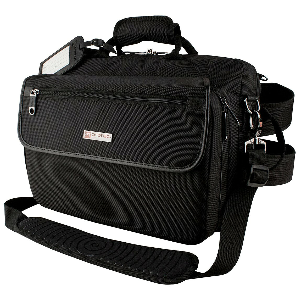 PRODUCT DETAILS Protec クラリネット用 セミハードケース バックパックストラップ付き メッセンジャーバッグ仕様 ブラック【商品仕様】・ 対応楽器：B♭クラリネット・ ケース種別：セミハードケース・ 外装素材：1680デニール バリスティックナイロン（撥水・耐摩耗加工）・ 内装素材：ソフトベルボア・ 重量：約1.8kg・ 外寸：約33.0cm x 24.8cm x 10.8cm・ 付属仕様：収納式バックパックストラップ、取り外し可能ショルダーストラップ、一体型楽譜用メッセンジャーバッグ、ベルクロ式クイックロック、ニッケル金具【特徴】・ 衝撃吸収性に優れた成形シェルと柔らかなベルボア素材の裏地により、楽器を保護します。・ 前面に楽譜や小物を収納できるメッセンジャーバッグ型の大型ポケットが一体化されています。・ 外装には、撥水性と耐摩耗性に優れた堅牢な1680デニールのバリスティックナイロンを使用しています。・ 背負って持ち運びができるバックパックストラップは、使用しない際には背面に収納が可能です。・ 内部には小物を整理するための大型ポケットとオーガナイザーを備えています。 ■ 商品について 海外輸入品（説明書は英語表記の場合あり） ■ ご注意 ・掲載画像は実物に近い色味になるよう調整しておりますが、ご利用の環境により差異が生じる場合があります。・複数店舗で在庫を共有しているため、ご注文後に在庫切れとなる場合がございます。 ■ 納期について お届けの目安を必ずご確認ください。 海外正規ルート仕入れ品 海外ブランド ▼ 海外正規ブランド店 正規代理店 ▼ 当 店 ※本商品は並行輸入品です 製造元は正規品と同一のブランド・メーカーです。当店では海外正規ルートより仕入れた商品を取り扱っております。流通ルートが異なるのみで、商品自体に違いはございません。 ── 当店の商品について ── 正規品のみ取り扱い 海外正規店・正規代理店から商品を直接仕入れ、国内に輸入して販売しております。 日本未入荷・海外限定モデルも多数 日本未入荷・海外限定モデルも多数取り扱っております。サイズ・カラー違いや海外限定で販売された製品など、日本では手に入りにくいアイテムをお届けいたします。 お求めやすい価格の理由 海外市場での価格差や流通ルートの違いにより、国内販売価格よりお求めやすくなっております。品質はそのままに、よりお手頃な価格でお届けいたします。 安心保証 ご使用前に万が一、製品に不具合がございました場合は、交換または商品代金のご返金にて対応させていただきます。商品到着後5日以内にご連絡ください。 ご注意 海外からの輸入品となります。海外輸送のため、外箱に軽微なスレ等がある場合がございますが、商品本体には影響ございません。 ※在庫状況は仕入先の在庫情報をもとに出来る限り正確に表示しておりますが、取寄せ商品のため、タイミングによりご注文後に欠品・キャンセルとなる場合がございます。 お探しの商品がございましたら、お気軽にご相談ください。