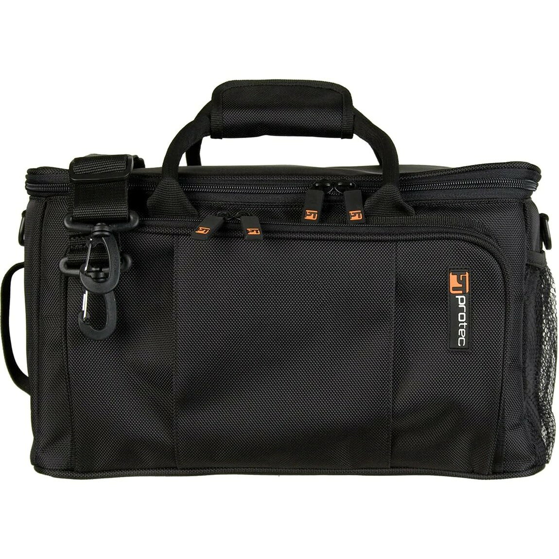 PRODUCT DETAILS Protec トランペット ミュートバッグ 1680デニールバリスティックナイロン 6個収納可能【商品仕様】・ 対応楽器：トランペット（ミュート各種）・ ケース種別：ミュート用バッグ・ 外装素材：1680デニールバリスティックナイロン（撥水加工）・ 内装素材：通気性に優れた柔らかなナイレックス・ 収納数：最大6個（可動式仕切りによる調整可能）・ 付属仕様：ショルダーストラップ、可動式仕切り5枚、背面クリップ、マチ付きフロントポケット、サイドメッシュポケット【特徴】・ 外装に撥水性と耐久性に優れた1680デニールのバリスティックナイロンを使用しています。・ 内部には位置調整が可能な5枚のクッション付き仕切りを備え、最大6個のミュートを整理して収納できます。・ フロントの大容量ポケットとサイドのメッシュポケットにより、メトロノームやオイル、マウスピースポーチなどの小物をまとめて携行可能です。・ 背面のプラスチック製スナップクリップを使用して、他の楽器ケースやバッグに直接取り付けることができます。・ 鉛、DEHP、PAHS8、DBP、BBPを含まない、安全性に配慮した素材を採用しています。 ■ 商品について 海外輸入品（説明書は英語表記の場合あり） ■ ご注意 ・掲載画像は実物に近い色味になるよう調整しておりますが、ご利用の環境により差異が生じる場合があります。・複数店舗で在庫を共有しているため、ご注文後に在庫切れとなる場合がございます。 ■ 納期について お届けの目安を必ずご確認ください。 海外正規ルート仕入れ品 海外ブランド ▼ 海外正規ブランド店 正規代理店 ▼ 当 店 ※本商品は並行輸入品です 製造元は正規品と同一のブランド・メーカーです。当店では海外正規ルートより仕入れた商品を取り扱っております。流通ルートが異なるのみで、商品自体に違いはございません。 ── 当店の商品について ── 正規品のみ取り扱い 海外正規店・正規代理店から商品を直接仕入れ、国内に輸入して販売しております。 日本未入荷・海外限定モデルも多数 日本未入荷・海外限定モデルも多数取り扱っております。サイズ・カラー違いや海外限定で販売された製品など、日本では手に入りにくいアイテムをお届けいたします。 お求めやすい価格の理由 海外市場での価格差や流通ルートの違いにより、国内販売価格よりお求めやすくなっております。品質はそのままに、よりお手頃な価格でお届けいたします。 安心保証 ご使用前に万が一、製品に不具合がございました場合は、交換または商品代金のご返金にて対応させていただきます。商品到着後5日以内にご連絡ください。 ご注意 海外からの輸入品となります。海外輸送のため、外箱に軽微なスレ等がある場合がございますが、商品本体には影響ございません。 ※在庫状況は仕入先の在庫情報をもとに出来る限り正確に表示しておりますが、取寄せ商品のため、タイミングによりご注文後に欠品・キャンセルとなる場合がございます。 お探しの商品がございましたら、お気軽にご相談ください。