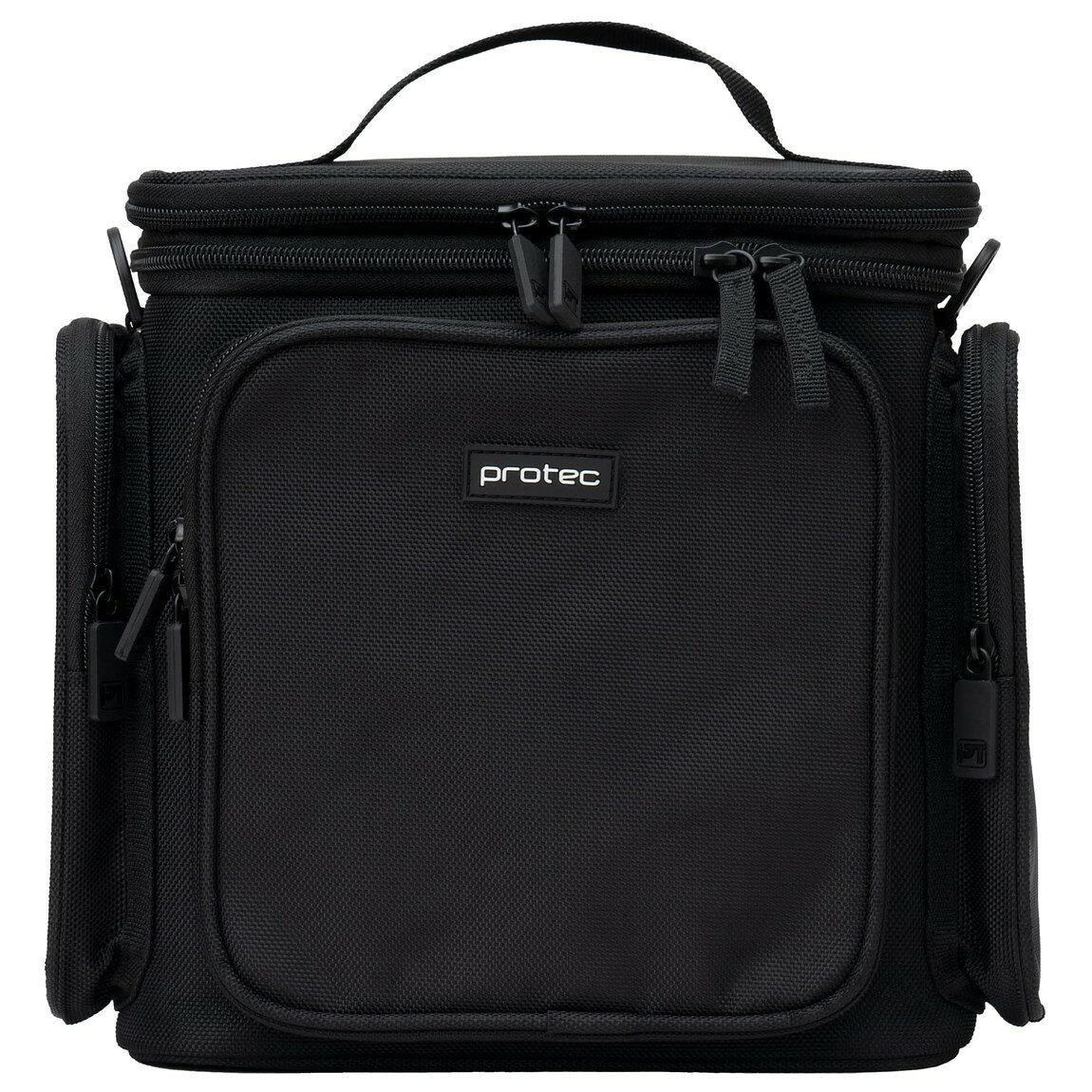 PRODUCT DETAILS Protec フレンチホルン用 ダブルミュートバッグ ミュートホルダー付 撥水素材 ブラック【商品仕様】・ 対応楽器：フレンチホルン（その他トランペット用等の各種ミュートにも対応）・ ケース種別：ミュート用バッグ・ 外装素材：1680デニール バリスティックナイロン（撥水加工）・ 内装素材：クッション入りナイレックス素材・ 付属仕様：ショルダーストラップ（大型パッド付）、可動式仕切り、椅子固定用背面ストラップ、ケース取付用クリップ、フロントポケット、サイドメッシュポケット【特徴】・ 耐久性と撥水性に優れた1680デニールのバリスティックナイロンを外装に採用しています。・ 内部の仕切りは面ファスナーにより位置調整が可能で、収納するミュートの形状に合わせてカスタマイズできます。・ 背面の調整可能なストラップで椅子の脚に固定できるため、演奏中にバッグを垂直に保持したまま使用可能です。・ 演奏や練習の合間にミュートを素早く出し入れできるホルダー機能を備え、安定した設置が可能です。・ 大型ポケットとメッシュポケットを装備しており、チューナーやメンテナンス用品、筆記用具などの小物をまとめて収納できます。 ■ 商品について 海外輸入品（説明書は英語表記の場合あり） ■ ご注意 ・掲載画像は実物に近い色味になるよう調整しておりますが、ご利用の環境により差異が生じる場合があります。・複数店舗で在庫を共有しているため、ご注文後に在庫切れとなる場合がございます。 ■ 納期について お届けの目安を必ずご確認ください。 海外正規ルート仕入れ品 海外ブランド ▼ 海外正規ブランド店 正規代理店 ▼ 当 店 ※本商品は並行輸入品です 製造元は正規品と同一のブランド・メーカーです。当店では海外正規ルートより仕入れた商品を取り扱っております。流通ルートが異なるのみで、商品自体に違いはございません。 ── 当店の商品について ── 正規品のみ取り扱い 海外正規店・正規代理店から商品を直接仕入れ、国内に輸入して販売しております。 日本未入荷・海外限定モデルも多数 日本未入荷・海外限定モデルも多数取り扱っております。サイズ・カラー違いや海外限定で販売された製品など、日本では手に入りにくいアイテムをお届けいたします。 お求めやすい価格の理由 海外市場での価格差や流通ルートの違いにより、国内販売価格よりお求めやすくなっております。品質はそのままに、よりお手頃な価格でお届けいたします。 安心保証 ご使用前に万が一、製品に不具合がございました場合は、交換または商品代金のご返金にて対応させていただきます。商品到着後5日以内にご連絡ください。 ご注意 海外からの輸入品となります。海外輸送のため、外箱に軽微なスレ等がある場合がございますが、商品本体には影響ございません。 ※在庫状況は仕入先の在庫情報をもとに出来る限り正確に表示しておりますが、取寄せ商品のため、タイミングによりご注文後に欠品・キャンセルとなる場合がございます。 お探しの商品がございましたら、お気軽にご相談ください。