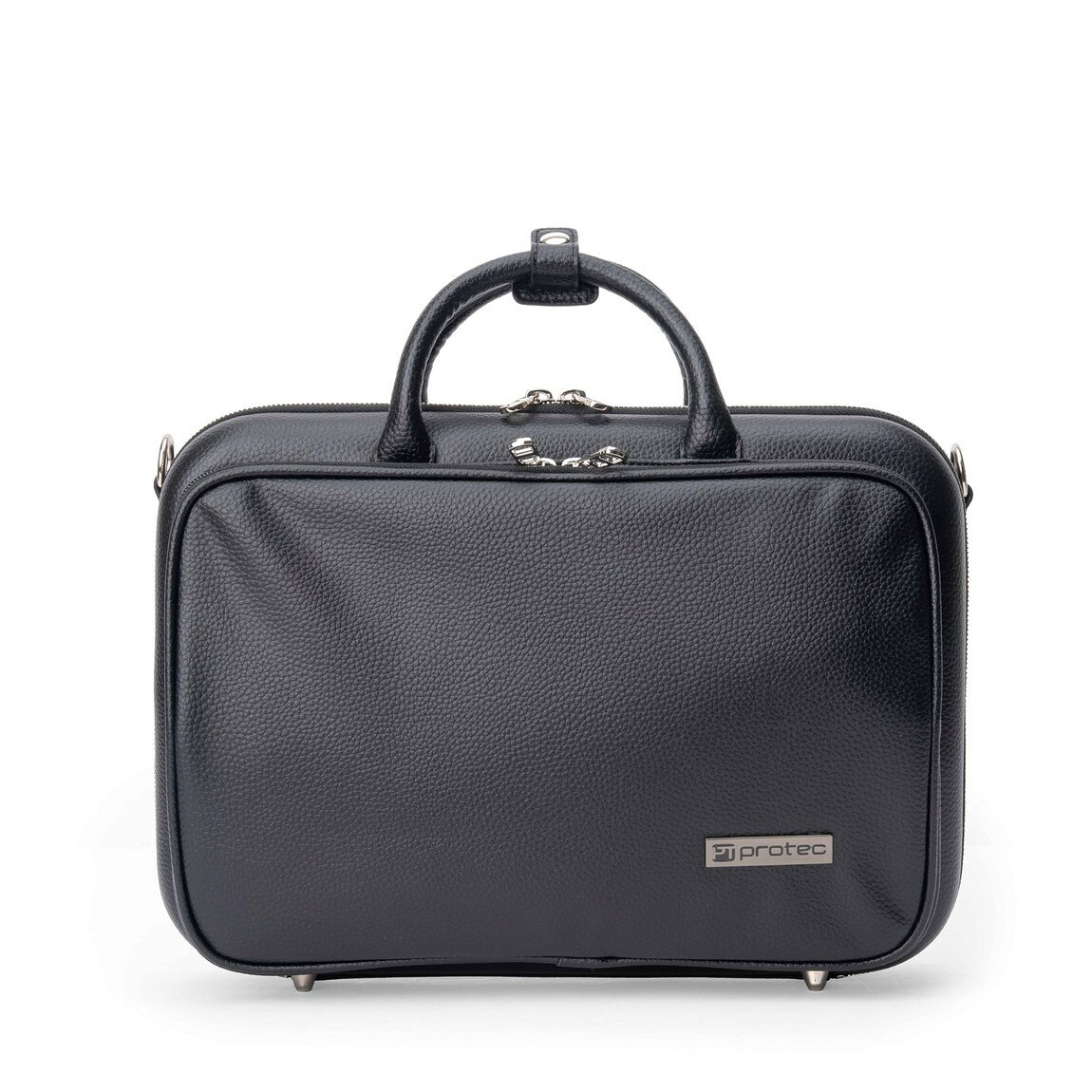 PRODUCT DETAILS Protec Bbクラリネット用 ケース セミハードケース PRO PAC Rumi 合成皮革 ショルダーストラップ付 ブラック【商品仕様】・ 対応楽器：Bbクラリネット・ ケース種別：セミハードケース・ 外装素材：合成皮革（レザレット）・ 内装素材：パッド入りベルベット（通気性・非研磨性）・ 重量：約1.2kg・ 外寸：約34.3cm x 19.1cm x 10.2cm・ 付属仕様：ショルダーストラップ（滑り止め付）、大型外部ポケット、オーガナイザー、内部小物収納スペース【特徴】・ 衝撃吸収性に優れた軽量フレームを内蔵し、外部の衝撃から楽器を保護します。・ 外装には耐久性の高い合成皮革を採用し、現代的で落ち着いた質感を実現しています。・ フロントの大型ポケットには3つのペンホルダーと2つのジッパー付きポケットを備え、小物を整理して収納可能です。・ ケース内部には予備のバレルやアクセサリーを収納できる専用のコンパートメントを設けています。・ 取り外し可能なショルダーストラップと、磁石式のスナップを備えたハンドルにより持ち運びやすさを追求しています。 ■ 商品について 海外輸入品（説明書は英語表記の場合あり） ■ ご注意 ・掲載画像は実物に近い色味になるよう調整しておりますが、ご利用の環境により差異が生じる場合があります。・複数店舗で在庫を共有しているため、ご注文後に在庫切れとなる場合がございます。 ■ 納期について お届けの目安を必ずご確認ください。 海外正規ルート仕入れ品 海外ブランド ▼ 海外正規ブランド店 正規代理店 ▼ 当 店 ※本商品は並行輸入品です 製造元は正規品と同一のブランド・メーカーです。当店では海外正規ルートより仕入れた商品を取り扱っております。流通ルートが異なるのみで、商品自体に違いはございません。 ── 当店の商品について ── 正規品のみ取り扱い 海外正規店・正規代理店から商品を直接仕入れ、国内に輸入して販売しております。 日本未入荷・海外限定モデルも多数 日本未入荷・海外限定モデルも多数取り扱っております。サイズ・カラー違いや海外限定で販売された製品など、日本では手に入りにくいアイテムをお届けいたします。 お求めやすい価格の理由 海外市場での価格差や流通ルートの違いにより、国内販売価格よりお求めやすくなっております。品質はそのままに、よりお手頃な価格でお届けいたします。 安心保証 ご使用前に万が一、製品に不具合がございました場合は、交換または商品代金のご返金にて対応させていただきます。商品到着後5日以内にご連絡ください。 ご注意 海外からの輸入品となります。海外輸送のため、外箱に軽微なスレ等がある場合がございますが、商品本体には影響ございません。 ※在庫状況は仕入先の在庫情報をもとに出来る限り正確に表示しておりますが、取寄せ商品のため、タイミングによりご注文後に欠品・キャンセルとなる場合がございます。 お探しの商品がございましたら、お気軽にご相談ください。