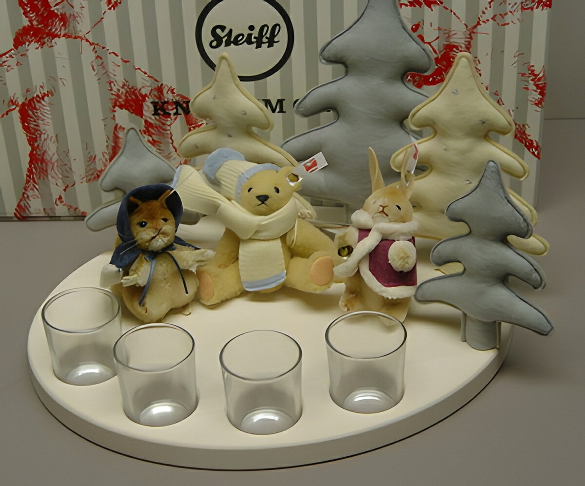 PRODUCT DETAILS シュタイフ モヘア ウール プラッシュ ウィンター ワンダーランド セット マルチカラー 12&9&8cm 2021年製 Steiff 007163 ぬいぐるみ【商品仕様】・ブランド：Steiff（シュタイフ）・シリーズ：世界限定・EAN（メーカー型番）：007163・サイズ：12&9&8 cm・製造年：2021・限定数：1225・化粧箱：あり・証明書：あり・商品状態：新品・未使用 ■ 商品について 海外輸入品（付属の説明書・証明書は英語またはドイツ語表記の場合があります） ■ ご注意 ・掲載画像は実物に近い色味になるよう調整しておりますが、ご利用の環境により差異が生じる場合があります。・複数店舗で在庫を共有しているため、ご注文後に在庫切れとなる場合がございます。 ■ 納期について お届けの目安を必ずご確認ください。 海外正規ルート仕入れ品 海外ブランド ▼ 海外正規ブランド店 正規代理店 ▼ 当 店 ※本商品は並行輸入品です 製造元は正規品と同一のブランド・メーカーです。当店では海外正規ルートより仕入れた商品を取り扱っております。流通ルートが異なるのみで、商品自体に違いはございません。 ── 当店の商品について ── 正規品のみ取り扱い 海外正規店・正規代理店から商品を直接仕入れ、国内に輸入して販売しております。 日本未入荷・海外限定モデルも多数 日本未入荷・海外限定モデルも多数取り扱っております。サイズ・カラー違いや海外限定で販売された製品など、日本では手に入りにくいアイテムをお届けいたします。 お求めやすい価格の理由 海外市場での価格差や流通ルートの違いにより、国内販売価格よりお求めやすくなっております。品質はそのままに、よりお手頃な価格でお届けいたします。 安心保証 ご使用前に万が一、製品に不具合がございました場合は、交換または商品代金のご返金にて対応させていただきます。商品到着後5日以内にご連絡ください。 ご注意 海外からの輸入品となります。海外輸送のため、外箱に軽微なスレ等がある場合がございますが、商品本体には影響ございません。 ※在庫状況は仕入先の在庫情報をもとに出来る限り正確に表示しておりますが、取寄せ商品のため、タイミングによりご注文後に欠品・キャンセルとなる場合がございます。 お探しの商品がございましたら、お気軽にご相談ください。