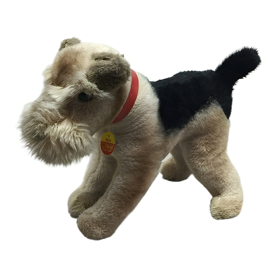 PRODUCT DETAILS シュタイフ 織毛 ファー Arry テリア ライト ブラウン ブラック 30cm 1978年製 Steiff 421630 ぬいぐるみ【商品仕様】・ブランド：Steiff（シュタイフ）・シリーズ：ペット・農場の動物・EAN（メーカー型番）：421630・サイズ：30 cm・製造年：1978・限定数：限定なし・化粧箱：なし・証明書：なし・商品状態：新品・未使用 ■ 商品について 海外輸入品（付属の説明書・証明書は英語またはドイツ語表記の場合があります） ■ 経年についてのご注意（重要） 本品は製造から約48年が経過した未使用品（デッドストック）です。長期保管品のため、毛並みの癖・色あせ・毛の抜け・タグや同梱物の黄ばみ・化粧箱の傷みなど、保管環境に起因する個体差が大きい商品です。完全な状態をお求めの方はご購入をお控えください。 ■ ご注意 ・掲載画像は実物に近い色味になるよう調整しておりますが、ご利用の環境により差異が生じる場合があります。・複数店舗で在庫を共有しているため、ご注文後に在庫切れとなる場合がございます。 ■ 納期について お届けの目安を必ずご確認ください。 海外正規ルート仕入れ品 海外ブランド ▼ 海外正規ブランド店 正規代理店 ▼ 当 店 ※本商品は並行輸入品です 製造元は正規品と同一のブランド・メーカーです。当店では海外正規ルートより仕入れた商品を取り扱っております。流通ルートが異なるのみで、商品自体に違いはございません。 ── 当店の商品について ── 正規品のみ取り扱い 海外正規店・正規代理店から商品を直接仕入れ、国内に輸入して販売しております。 日本未入荷・海外限定モデルも多数 日本未入荷・海外限定モデルも多数取り扱っております。サイズ・カラー違いや海外限定で販売された製品など、日本では手に入りにくいアイテムをお届けいたします。 お求めやすい価格の理由 海外市場での価格差や流通ルートの違いにより、国内販売価格よりお求めやすくなっております。品質はそのままに、よりお手頃な価格でお届けいたします。 安心保証 ご使用前に万が一、製品に不具合がございました場合は、交換または商品代金のご返金にて対応させていただきます。商品到着後5日以内にご連絡ください。 ご注意 海外からの輸入品となります。海外輸送のため、外箱に軽微なスレ等がある場合がございますが、商品本体には影響ございません。 ※在庫状況は仕入先の在庫情報をもとに出来る限り正確に表示しておりますが、取寄せ商品のため、タイミングによりご注文後に欠品・キャンセルとなる場合がございます。 お探しの商品がございましたら、お気軽にご相談ください。