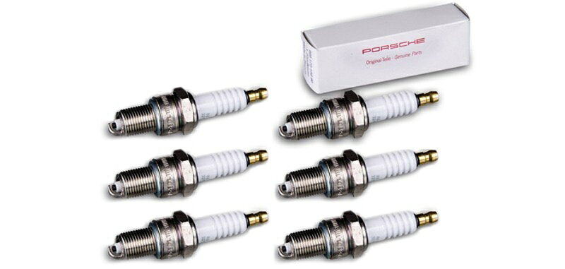 PRODUCT DETAILS ポルシェ純正 スパークプラグセット (Spark Plug Set) 997.2 987.2 OEM パーツ【商品情報】・メーカー：ポルシェ純正/対応・部品名：スパークプラグセット (Spark Plug Set)・品番：詳細はお問い合わせください【ご注意】・米国取り寄せ2〜3週間・適合は車台番号/品番で要確認。 ■ 商品について 海外輸入品（説明書は英語表記の場合あり） ■ ご注意 ・掲載画像は実物に近い色味になるよう調整しておりますが、ご利用の環境により差異が生じる場合があります。・複数店舗で在庫を共有しているため、ご注文後に在庫切れとなる場合がございます。 ■ 納期について お届けの目安を必ずご確認ください。 海外正規ルート仕入れ品 海外ブランド ▼ 海外正規ブランド店 正規代理店 ▼ 当 店 ※本商品は並行輸入品です 製造元は正規品と同一のブランド・メーカーです。当店では海外正規ルートより仕入れた商品を取り扱っております。流通ルートが異なるのみで、商品自体に違いはございません。 ── 当店の商品について ── 正規品のみ取り扱い 海外正規店・正規代理店から商品を直接仕入れ、国内に輸入して販売しております。 日本未入荷・海外限定モデルも多数 日本未入荷・海外限定モデルも多数取り扱っております。サイズ・カラー違いや海外限定で販売された製品など、日本では手に入りにくいアイテムをお届けいたします。 お求めやすい価格の理由 海外市場での価格差や流通ルートの違いにより、国内販売価格よりお求めやすくなっております。品質はそのままに、よりお手頃な価格でお届けいたします。 安心保証 ご使用前に万が一、製品に不具合がございました場合は、交換または商品代金のご返金にて対応させていただきます。商品到着後5日以内にご連絡ください。 ご注意 海外からの輸入品となります。海外輸送のため、外箱に軽微なスレ等がある場合がございますが、商品本体には影響ございません。 ※在庫状況は仕入先の在庫情報をもとに出来る限り正確に表示しておりますが、取寄せ商品のため、タイミングによりご注文後に欠品・キャンセルとなる場合がございます。 お探しの商品がございましたら、お気軽にご相談ください。