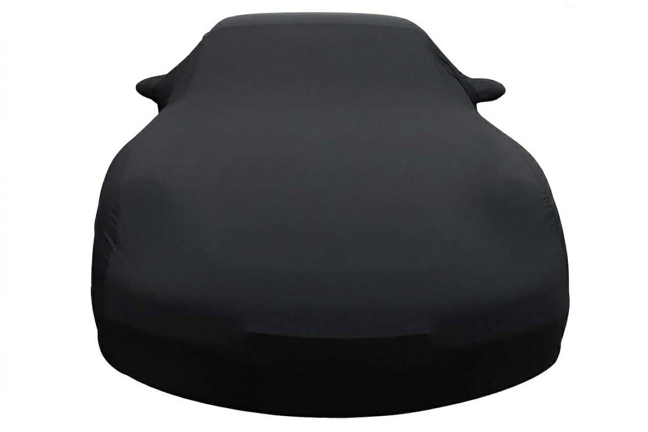 PRODUCT DETAILS ポルシェ カイエン 957 / 958 用 屋内用ボディカバー ブラック ミラーポケット付 (Indoor car cover with mirror pockets - black)【商品情報】・部品名：屋内用ボディカバー（Indoor car cover with mirror pockets / Housse de protection de voiture pour interieur）・対応車種：カイエン 957 / カイエン 958 (2006-2018年)・仕様：カラー：ブラック / ミラーポケット付き / 重量：約3.809kg / 素材：2層構造（ポリエステル・ライクラ） / 収納バッグ、取付説明書（外国語）付属・詳細：室内保管やガレージ内での保護に最適な、伸縮性と通気性に優れた高品質カバーです。帯電防止・防汚加工が施され、内側のソフトなライクラ素材が塗装面を優しく保護します。通気性を確保することで結露やサビの発生を抑える設計です。タイヤまで覆う専用形状で、洗濯機での丸洗いも可能です。【ご注意】・海外からの取り寄せ商品です・適合は車台番号や年式で必ずご確認ください・取り付けは専門店での作業を推奨します ■ 商品について 海外輸入品（説明書は英語表記の場合あり） ■ ご注意 ・掲載画像は実物に近い色味になるよう調整しておりますが、ご利用の環境により差異が生じる場合があります。・複数店舗で在庫を共有しているため、ご注文後に在庫切れとなる場合がございます。 ■ 納期について お届けの目安を必ずご確認ください。 海外正規ルート仕入れ品 海外ブランド ▼ 海外正規ブランド店 正規代理店 ▼ 当 店 ※本商品は並行輸入品です 製造元は正規品と同一のブランド・メーカーです。当店では海外正規ルートより仕入れた商品を取り扱っております。流通ルートが異なるのみで、商品自体に違いはございません。 ── 当店の商品について ── 正規品のみ取り扱い 海外正規店・正規代理店から商品を直接仕入れ、国内に輸入して販売しております。 日本未入荷・海外限定モデルも多数 日本未入荷・海外限定モデルも多数取り扱っております。サイズ・カラー違いや海外限定で販売された製品など、日本では手に入りにくいアイテムをお届けいたします。 お求めやすい価格の理由 海外市場での価格差や流通ルートの違いにより、国内販売価格よりお求めやすくなっております。品質はそのままに、よりお手頃な価格でお届けいたします。 安心保証 ご使用前に万が一、製品に不具合がございました場合は、交換または商品代金のご返金にて対応させていただきます。商品到着後5日以内にご連絡ください。 ご注意 海外からの輸入品となります。海外輸送のため、外箱に軽微なスレ等がある場合がございますが、商品本体には影響ございません。 ※在庫状況は仕入先の在庫情報をもとに出来る限り正確に表示しておりますが、取寄せ商品のため、タイミングによりご注文後に欠品・キャンセルとなる場合がございます。 お探しの商品がございましたら、お気軽にご相談ください。