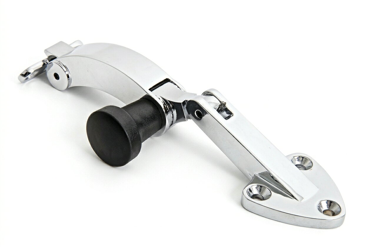PRODUCT DETAILS ポルシェ 911 930ターボ 912 用 リア 左側 ウィンドウヒンジ クローム (Chrome Hinge Rear Left)【商品情報】・部品名：リア 左側 ウィンドウヒンジ クローム (Chrome Hinge Rear Left)・対応車種：911（1965-1973 / 1974-1989）、930ターボ、912・仕様：クローム仕上げ / リア左側 / 重量 0.115kg・ウィンドウモールディング、ウィンドウシール等に対応するクロームヒンジです。【ご注意】・海外からの取り寄せ商品です・適合は車台番号や年式で必ずご確認ください・取り付けは専門店での作業を推奨します。 ■ 商品について 海外輸入品（説明書は英語表記の場合あり） ■ ご注意 ・掲載画像は実物に近い色味になるよう調整しておりますが、ご利用の環境により差異が生じる場合があります。・複数店舗で在庫を共有しているため、ご注文後に在庫切れとなる場合がございます。 ■ 納期について お届けの目安を必ずご確認ください。 海外正規ルート仕入れ品 海外ブランド ▼ 海外正規ブランド店 正規代理店 ▼ 当 店 ※本商品は並行輸入品です 製造元は正規品と同一のブランド・メーカーです。当店では海外正規ルートより仕入れた商品を取り扱っております。流通ルートが異なるのみで、商品自体に違いはございません。 ── 当店の商品について ── 正規品のみ取り扱い 海外正規店・正規代理店から商品を直接仕入れ、国内に輸入して販売しております。 日本未入荷・海外限定モデルも多数 日本未入荷・海外限定モデルも多数取り扱っております。サイズ・カラー違いや海外限定で販売された製品など、日本では手に入りにくいアイテムをお届けいたします。 お求めやすい価格の理由 海外市場での価格差や流通ルートの違いにより、国内販売価格よりお求めやすくなっております。品質はそのままに、よりお手頃な価格でお届けいたします。 安心保証 ご使用前に万が一、製品に不具合がございました場合は、交換または商品代金のご返金にて対応させていただきます。商品到着後5日以内にご連絡ください。 ご注意 海外からの輸入品となります。海外輸送のため、外箱に軽微なスレ等がある場合がございますが、商品本体には影響ございません。 ※在庫状況は仕入先の在庫情報をもとに出来る限り正確に表示しておりますが、取寄せ商品のため、タイミングによりご注文後に欠品・キャンセルとなる場合がございます。 お探しの商品がございましたら、お気軽にご相談ください。