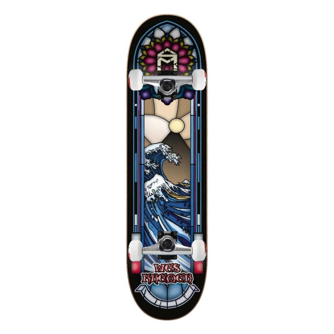 PRODUCT DETAILS SKATEMAFIA Kremer Stained Glass スケートボード コンプリート 8.5" x 32" 組み立て済み【商品仕様】・ 種別：スケートボード コンプリート（完成品）・ デッキサイズ：8.5" x 32"（幅：約21.59cm × 長さ：約81.28cm）・ ホイールベース：14.25"（約36.19cm）・ 素材：カナディアンメイプル・ トラック：Core trucks（アルミニウム製）・ ウィール：52mm 99A・ ベアリング：Amp ABEC 5・ グリップテープ：Black Diamond【特徴】・ カナダの森林保全地域から調達されたメイプル材を使用し、米国で製造されたデッキを採用しています。・ 軽量かつ耐久性に優れたアルミニウム製トラックに、ストリートやパーク走行に適した52mm 99Aウィールを装備しています。・ 低摩擦な合成オイルとメンテナンスのしやすいラバーシールドを採用したABEC 5規格のベアリングを搭載しています。・ プロの手によりメーカー仕様に合わせて組み立てられており、開封後すぐに走行可能な状態でお届けします。・ 初心者からプロレベルまで、あらゆるスキルレベルのライダーに適した構成となっています。【ご注意】・ 海外並行輸入品のため、付属の説明書がある場合は英語表記となります。 ■ 商品について 海外輸入品（説明書は英語表記の場合あり） ■ ご注意 ・掲載画像は実物に近い色味になるよう調整しておりますが、ご利用の環境により差異が生じる場合があります。・複数店舗で在庫を共有しているため、ご注文後に在庫切れとなる場合がございます。 ■ 納期について お届けの目安を必ずご確認ください。 海外正規ルート仕入れ品 海外ブランド ▼ 海外正規ブランド店 正規代理店 ▼ 当 店 ※本商品は並行輸入品です 製造元は正規品と同一のブランド・メーカーです。当店では海外正規ルートより仕入れた商品を取り扱っております。流通ルートが異なるのみで、商品自体に違いはございません。 ── 当店の商品について ── 正規品のみ取り扱い 海外正規店・正規代理店から商品を直接仕入れ、国内に輸入して販売しております。 日本未入荷・海外限定モデルも多数 日本未入荷・海外限定モデルも多数取り扱っております。サイズ・カラー違いや海外限定で販売された製品など、日本では手に入りにくいアイテムをお届けいたします。 お求めやすい価格の理由 海外市場での価格差や流通ルートの違いにより、国内販売価格よりお求めやすくなっております。品質はそのままに、よりお手頃な価格でお届けいたします。 安心保証 ご使用前に万が一、製品に不具合がございました場合は、交換または商品代金のご返金にて対応させていただきます。商品到着後5日以内にご連絡ください。 ご注意 海外からの輸入品となります。海外輸送のため、外箱に軽微なスレ等がある場合がございますが、商品本体には影響ございません。 ※在庫状況は仕入先の在庫情報をもとに出来る限り正確に表示しておりますが、取寄せ商品のため、タイミングによりご注文後に欠品・キャンセルとなる場合がございます。 お探しの商品がございましたら、お気軽にご相談ください。