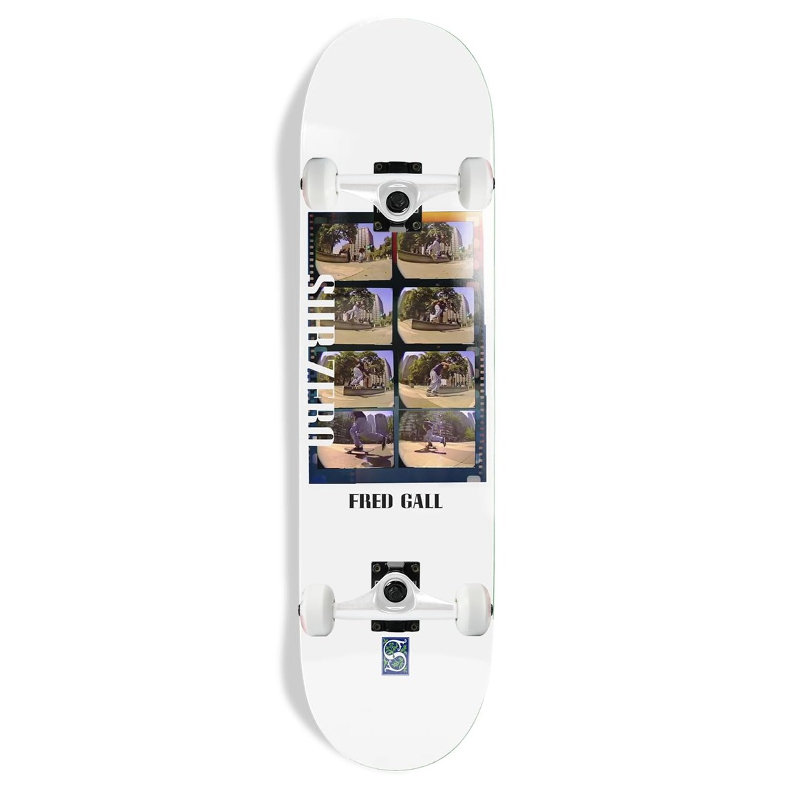 PRODUCT DETAILS Sub Zero Fred Gall スケートボード コンプリート 8.5" x 31.95" デッキ【商品仕様】・ 種別：スケートボード コンプリート（完成品）・ デッキ幅：8.5インチ（約21.59cm）・ デッキ長さ：31.95インチ（約81.15cm）・ ホイールベース：14.25インチ（約36.20cm）・ 素材：北米産メイプル（7層、エポキシ接着）・ トラック：Core トラック（アルミニウム製、グレード8スチール製キングピン）・ ウィール：52mm 99A・ ベアリング：Amp Bearings（Abec 5定格、ラバーシールド仕様）・ 対象：初心者からプロまで【特徴】・ 個別にプレスされた北米産メイプルを100%使用し、エポキシ接着により耐久性を高めています。・ デッキ上面にはレーザーエッチングによるブランドロゴが施されており、Zineが付属します。・ ストリートやパーク走行に適した硬度99Aのウィールと、軽量で頑丈なCoreトラックを装備しています。・ ベアリングには低粘度の合成オイルを使用したAmpベアリングを採用し、スムーズな回転を維持します。・ メーカー仕様に基づきプロの手により組み立て済みのため、開封後すぐに乗ることが可能です。【ご注意】・ 海外並行輸入品のため、付属の説明書がある場合は英語表記となります。 ■ 商品について 海外輸入品（説明書は英語表記の場合あり） ■ ご注意 ・掲載画像は実物に近い色味になるよう調整しておりますが、ご利用の環境により差異が生じる場合があります。・複数店舗で在庫を共有しているため、ご注文後に在庫切れとなる場合がございます。 ■ 納期について お届けの目安を必ずご確認ください。 海外正規ルート仕入れ品 海外ブランド ▼ 海外正規ブランド店 正規代理店 ▼ 当 店 ※本商品は並行輸入品です 製造元は正規品と同一のブランド・メーカーです。当店では海外正規ルートより仕入れた商品を取り扱っております。流通ルートが異なるのみで、商品自体に違いはございません。 ── 当店の商品について ── 正規品のみ取り扱い 海外正規店・正規代理店から商品を直接仕入れ、国内に輸入して販売しております。 日本未入荷・海外限定モデルも多数 日本未入荷・海外限定モデルも多数取り扱っております。サイズ・カラー違いや海外限定で販売された製品など、日本では手に入りにくいアイテムをお届けいたします。 お求めやすい価格の理由 海外市場での価格差や流通ルートの違いにより、国内販売価格よりお求めやすくなっております。品質はそのままに、よりお手頃な価格でお届けいたします。 安心保証 ご使用前に万が一、製品に不具合がございました場合は、交換または商品代金のご返金にて対応させていただきます。商品到着後5日以内にご連絡ください。 ご注意 海外からの輸入品となります。海外輸送のため、外箱に軽微なスレ等がある場合がございますが、商品本体には影響ございません。 ※在庫状況は仕入先の在庫情報をもとに出来る限り正確に表示しておりますが、取寄せ商品のため、タイミングによりご注文後に欠品・キャンセルとなる場合がございます。 お探しの商品がございましたら、お気軽にご相談ください。