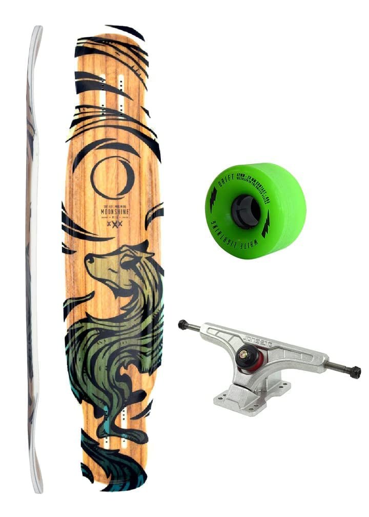 PRODUCT DETAILS Moonshine Manufacturing Miniclipse Soft Flex ロングボード コンプリート 43 x 9.3インチ 防水仕様【商品仕様】・ 種別：ロングボード コンプリート（完成品）・ デッキサイズ：長さ43インチ（約109.2cm）× 幅9.3インチ（約23.6cm）・ 素材：ウッド、ファイバーグラス（100％防水仕様）・ ホイールベース：26.75インチ / 27.5インチ / 28.25インチ（約67.9cm / 69.8cm / 71.7cm）・ トラック：Arsenal 165mm 50度・ ウィール：White Lightning 65mm 78a Slip Wheels・ 構成：ベアリング、スペーサー、ハードウェア、グリップテープ付属・ 対象：体重120ポンド（約54kg）以下の方、またはソフトな乗り心地を好む方【特徴】・ デッキ中央部に2本のファイバーグラス製ストリンガーを内蔵し、安定したフレックスとねじれ剛性を実現しています。・ 100％防水構造を採用しており、あらゆる天候下でもデッキの劣化を防ぎ、高い耐久性を維持します。・ ソフトフレックス設定により、軽量なライダーでも扱いやすく、路面からの振動を抑えたスムーズなクルージングが可能です。・ クルージング、フリースタイル、フリーライドなど、幅広いスタイルに対応する設計です。【ご注意】・ 海外並行輸入品のため、付属の説明書がある場合は英語表記となります。 ■ 商品について 海外輸入品（説明書は英語表記の場合あり） ■ ご注意 ・掲載画像は実物に近い色味になるよう調整しておりますが、ご利用の環境により差異が生じる場合があります。・複数店舗で在庫を共有しているため、ご注文後に在庫切れとなる場合がございます。 ■ 納期について お届けの目安を必ずご確認ください。 海外正規ルート仕入れ品 海外ブランド ▼ 海外正規ブランド店 正規代理店 ▼ 当 店 ※本商品は並行輸入品です 製造元は正規品と同一のブランド・メーカーです。当店では海外正規ルートより仕入れた商品を取り扱っております。流通ルートが異なるのみで、商品自体に違いはございません。 ── 当店の商品について ── 正規品のみ取り扱い 海外正規店・正規代理店から商品を直接仕入れ、国内に輸入して販売しております。 日本未入荷・海外限定モデルも多数 日本未入荷・海外限定モデルも多数取り扱っております。サイズ・カラー違いや海外限定で販売された製品など、日本では手に入りにくいアイテムをお届けいたします。 お求めやすい価格の理由 海外市場での価格差や流通ルートの違いにより、国内販売価格よりお求めやすくなっております。品質はそのままに、よりお手頃な価格でお届けいたします。 安心保証 ご使用前に万が一、製品に不具合がございました場合は、交換または商品代金のご返金にて対応させていただきます。商品到着後5日以内にご連絡ください。 ご注意 海外からの輸入品となります。海外輸送のため、外箱に軽微なスレ等がある場合がございますが、商品本体には影響ございません。 ※在庫状況は仕入先の在庫情報をもとに出来る限り正確に表示しておりますが、取寄せ商品のため、タイミングによりご注文後に欠品・キャンセルとなる場合がございます。 お探しの商品がございましたら、お気軽にご相談ください。