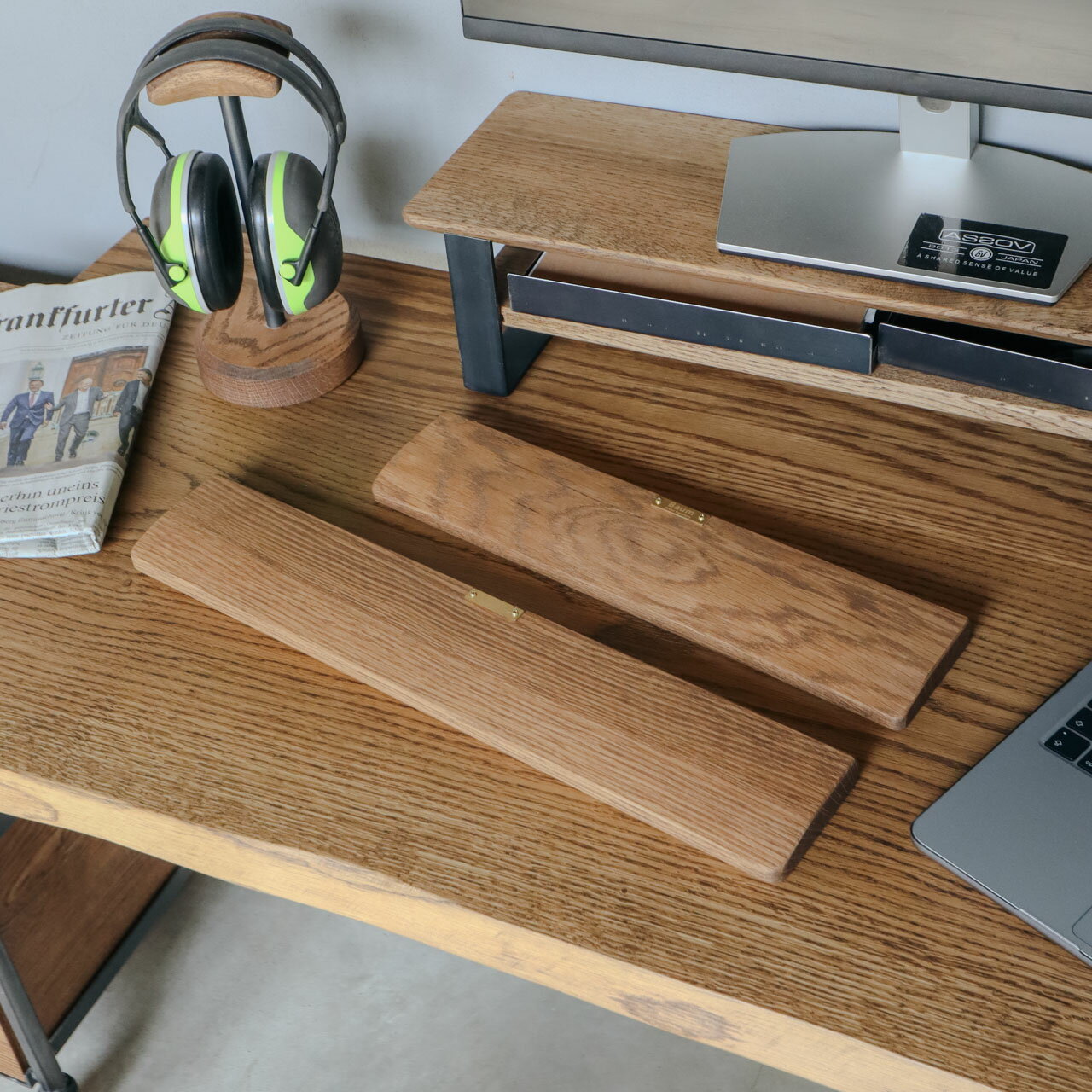 【自社工房製作】肘置き リストレスト アームレスト 無垢材 デスク作業用 書斎 リビング ワークデスク ..